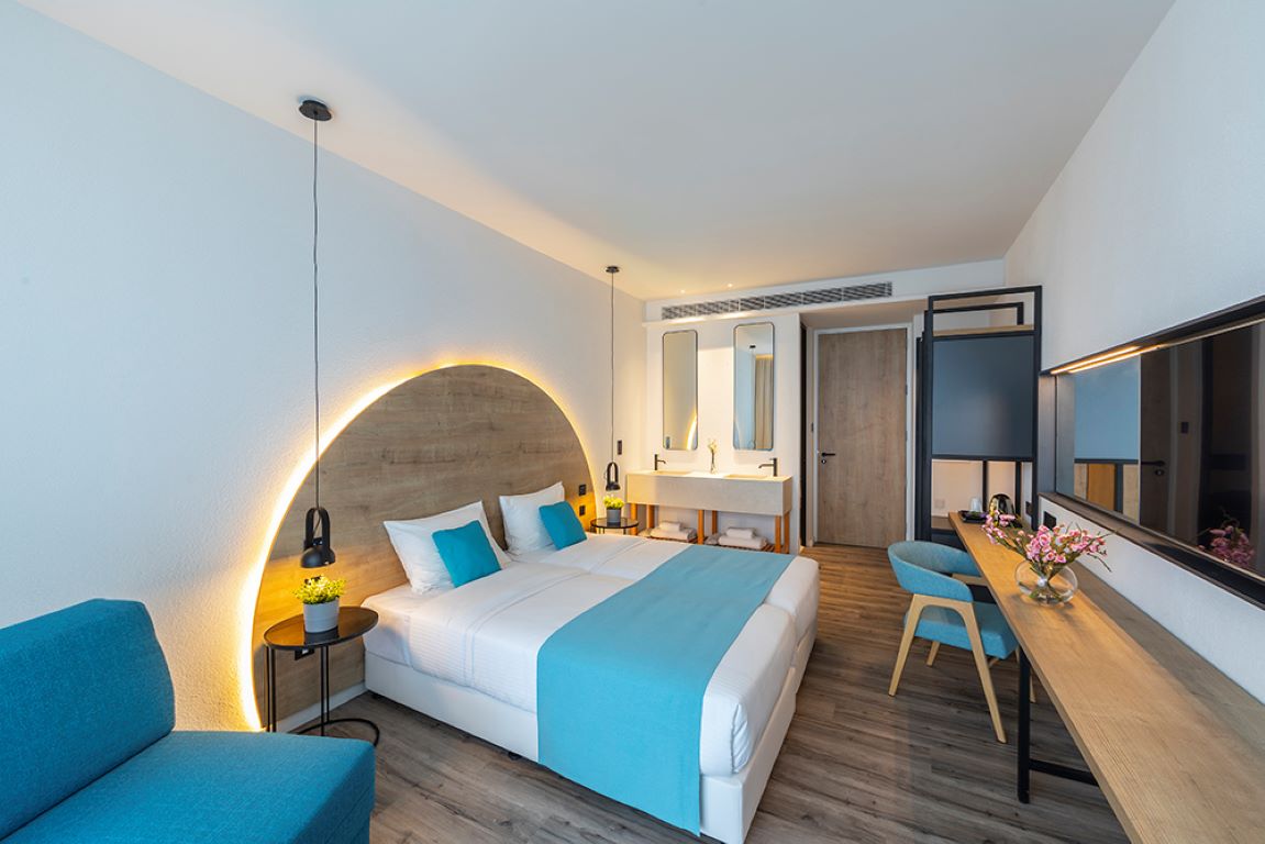 Flamingo Paradise Beach Hotel-Trokrevetna soba.jpg
