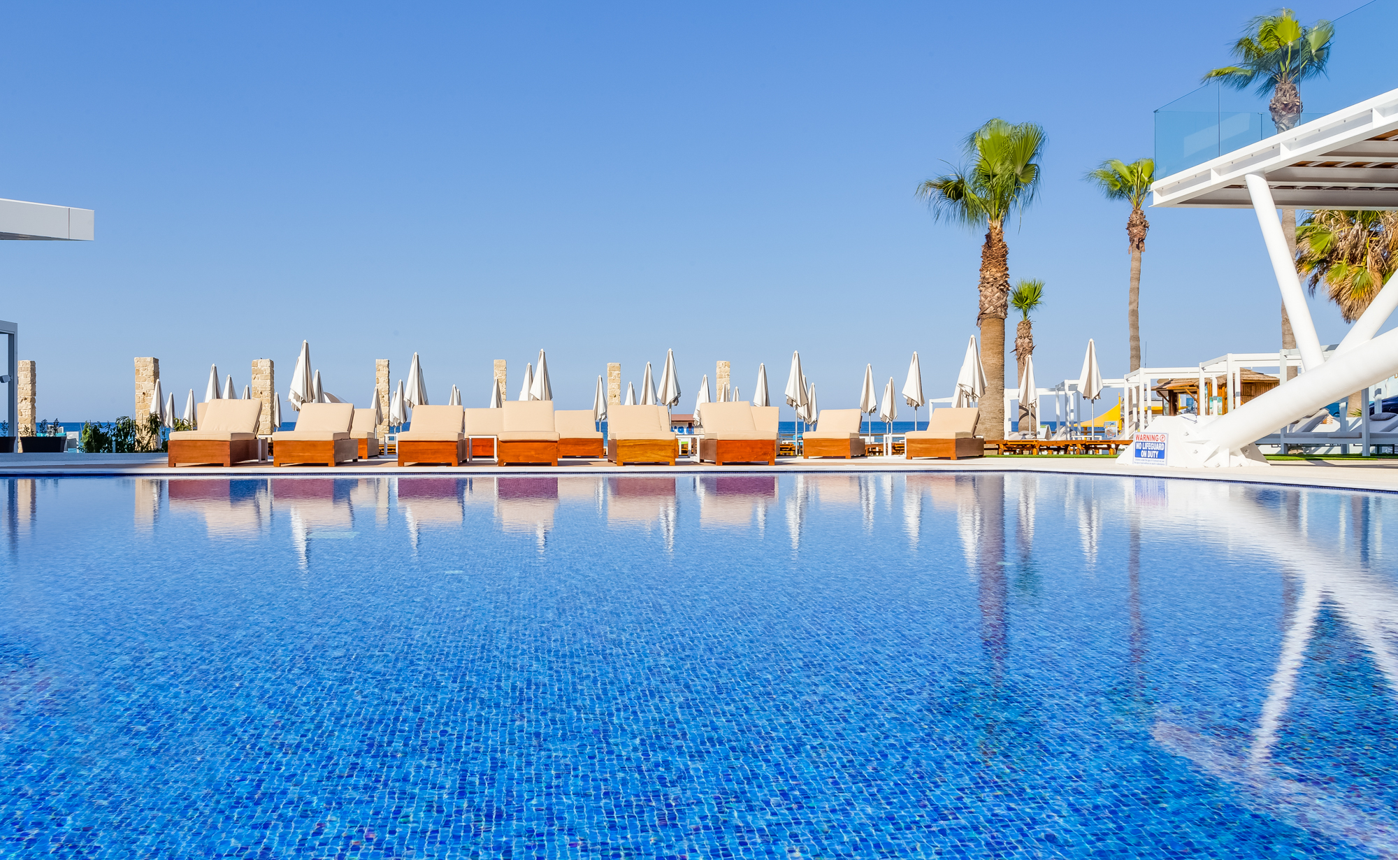 Hotel Flamingo Paradise Beach-Bazen.jpg