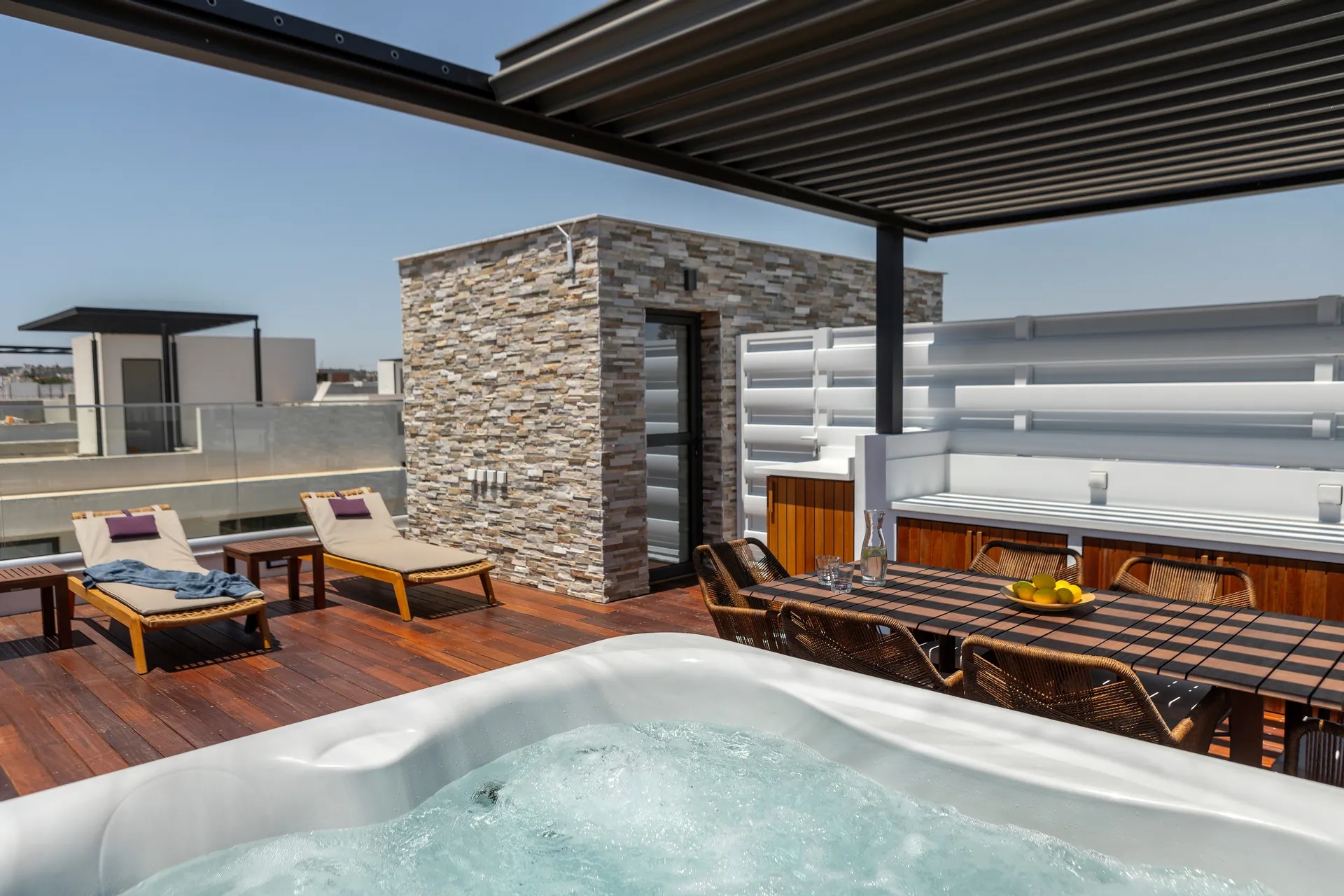 Chris Le Mare Gold Luxury Villa-Krovna basta.jpg