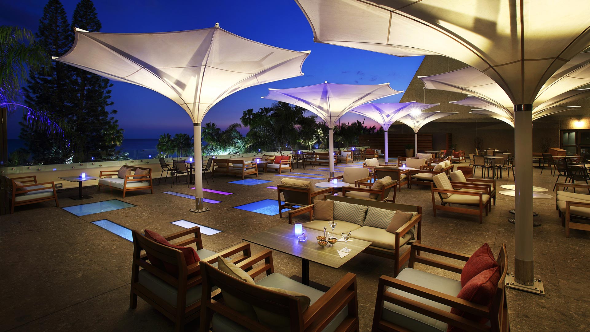 Amathus Beach Hotel Limassol-Bar.jpg