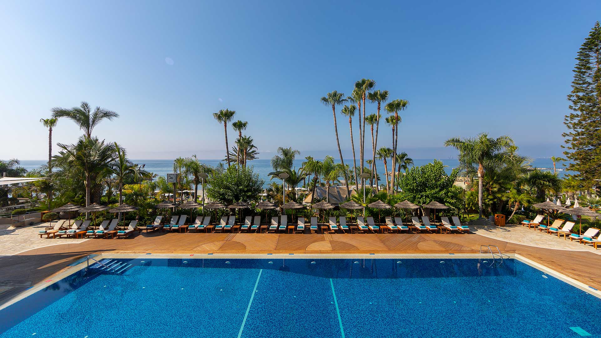 Amathus Beach Hotel Limassol-Bazen za odrasle.jpg