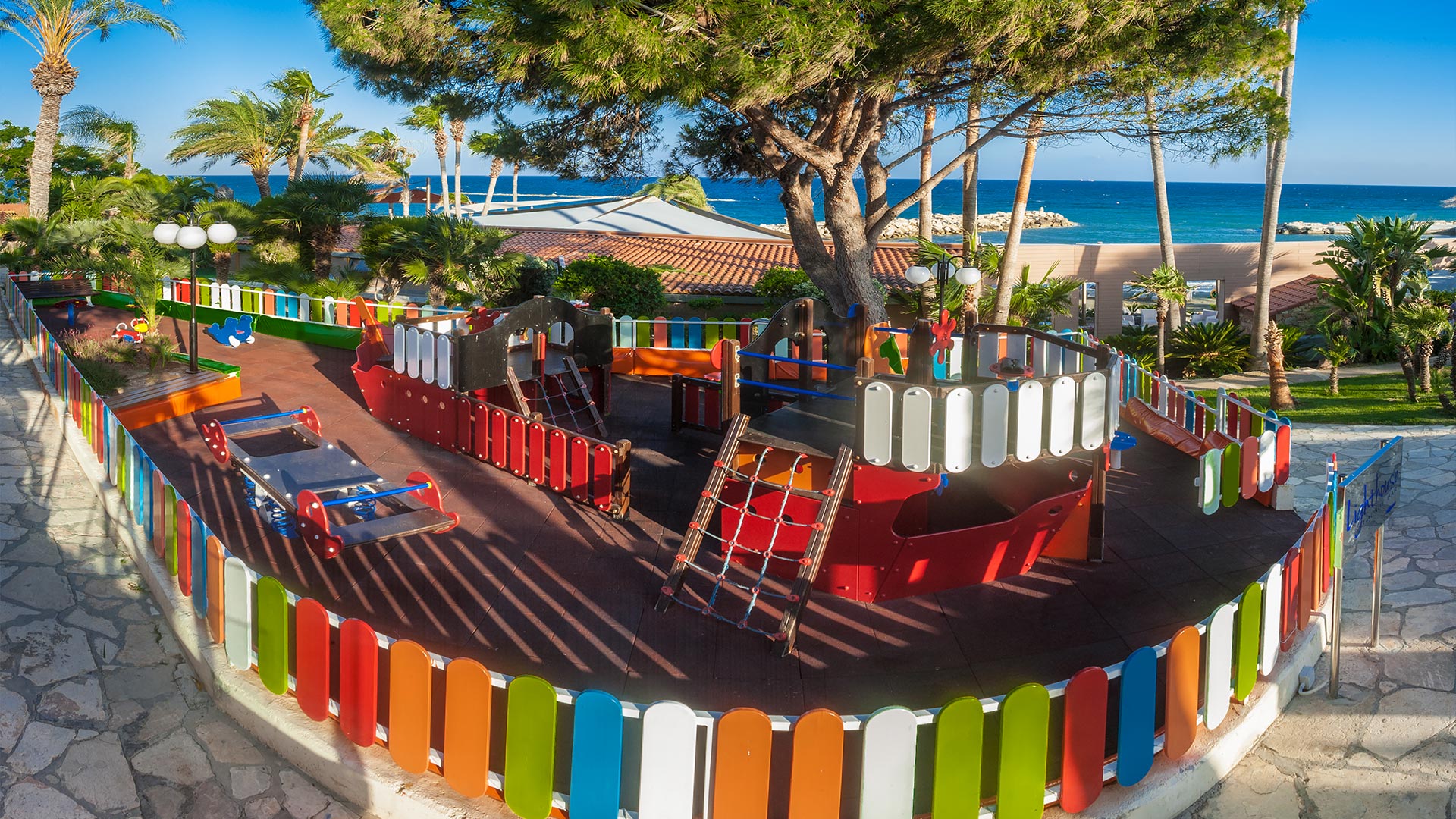 Amathus Beach Hotel Limassol-Decije igraliste.jpg