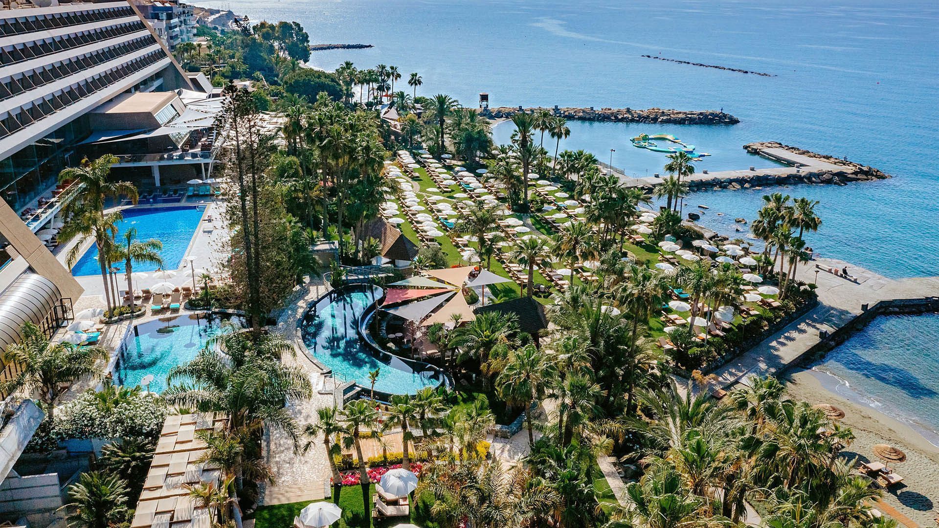 Amathus Beach Hotel Limassol-Hotelska oblast.jpg