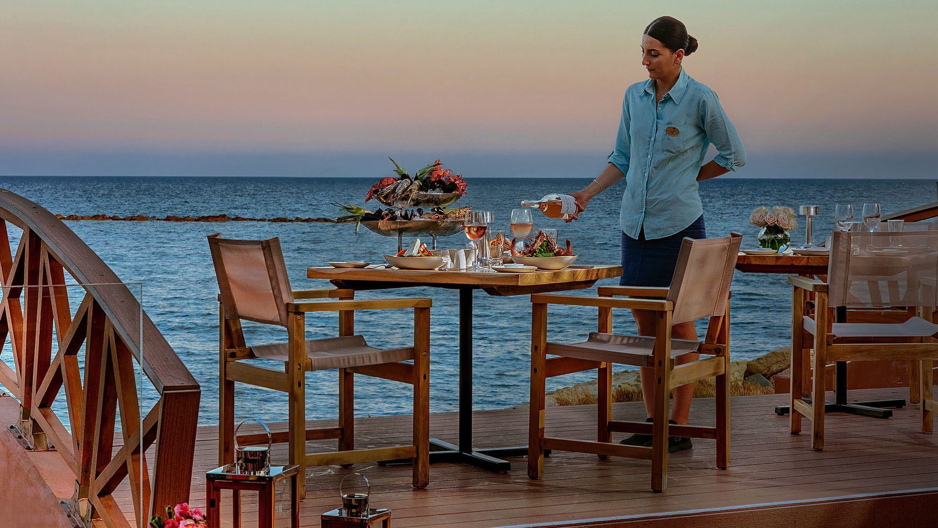 Amathus Beach Hotel Limassol-Restoran na plazi.jpg