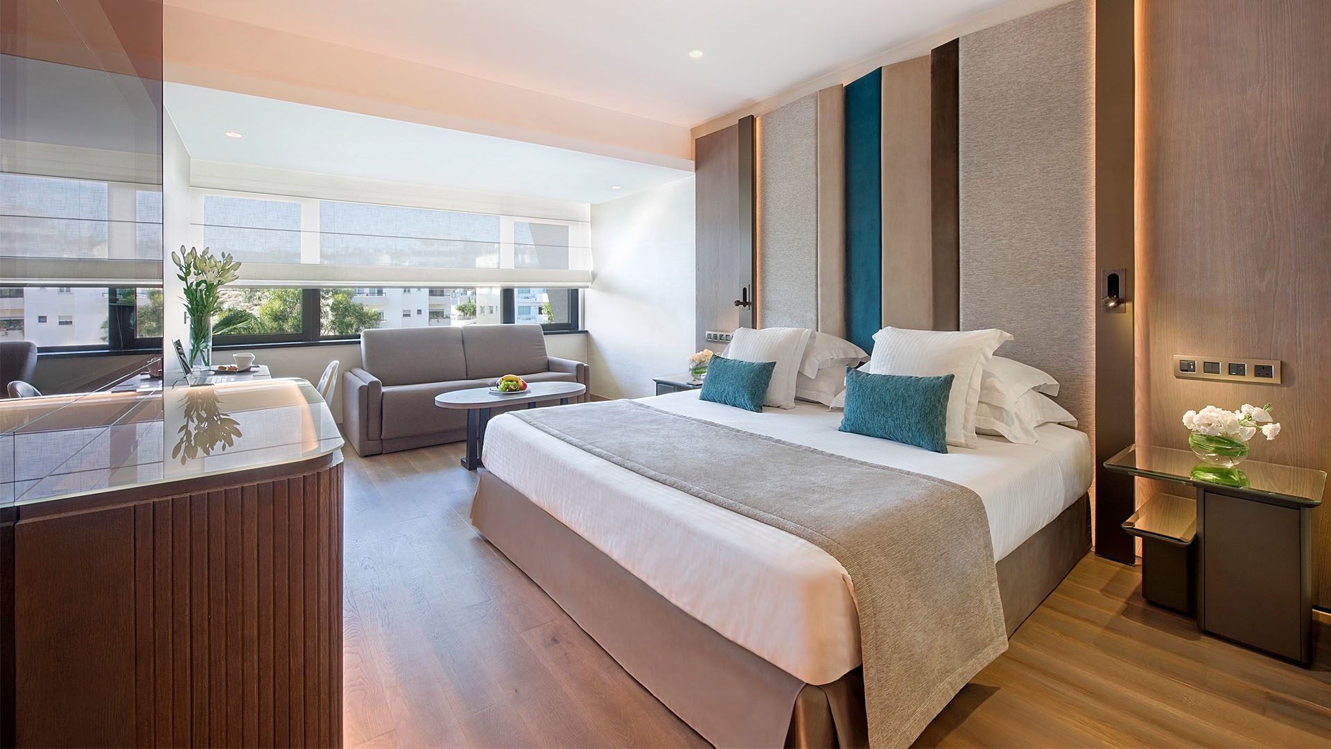 Amathus Beach Hotel Limassol-Superior soba pogled kopno.jpg