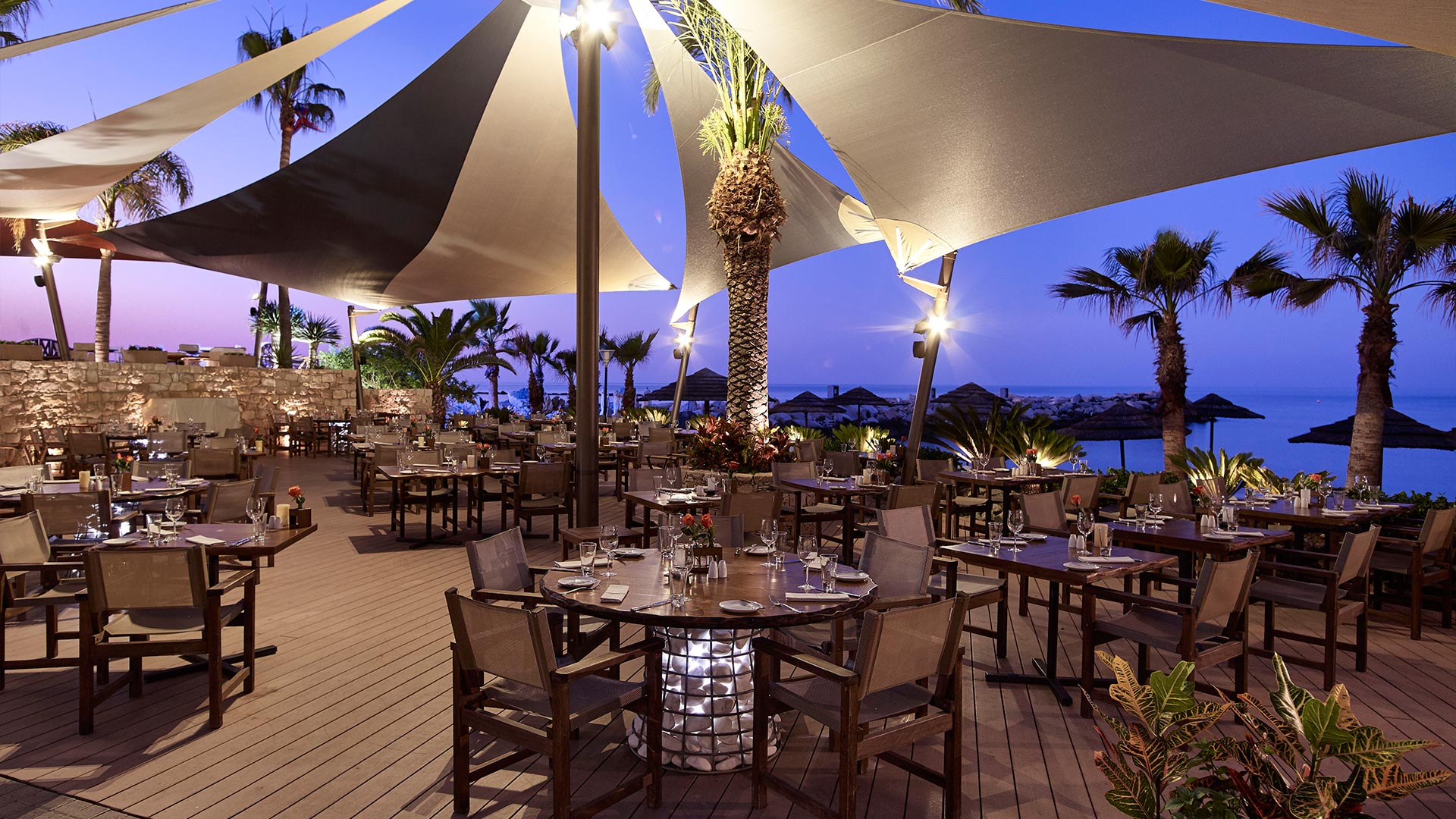Amathus Beach Hotel Limassol-Terasa restorana.jpg