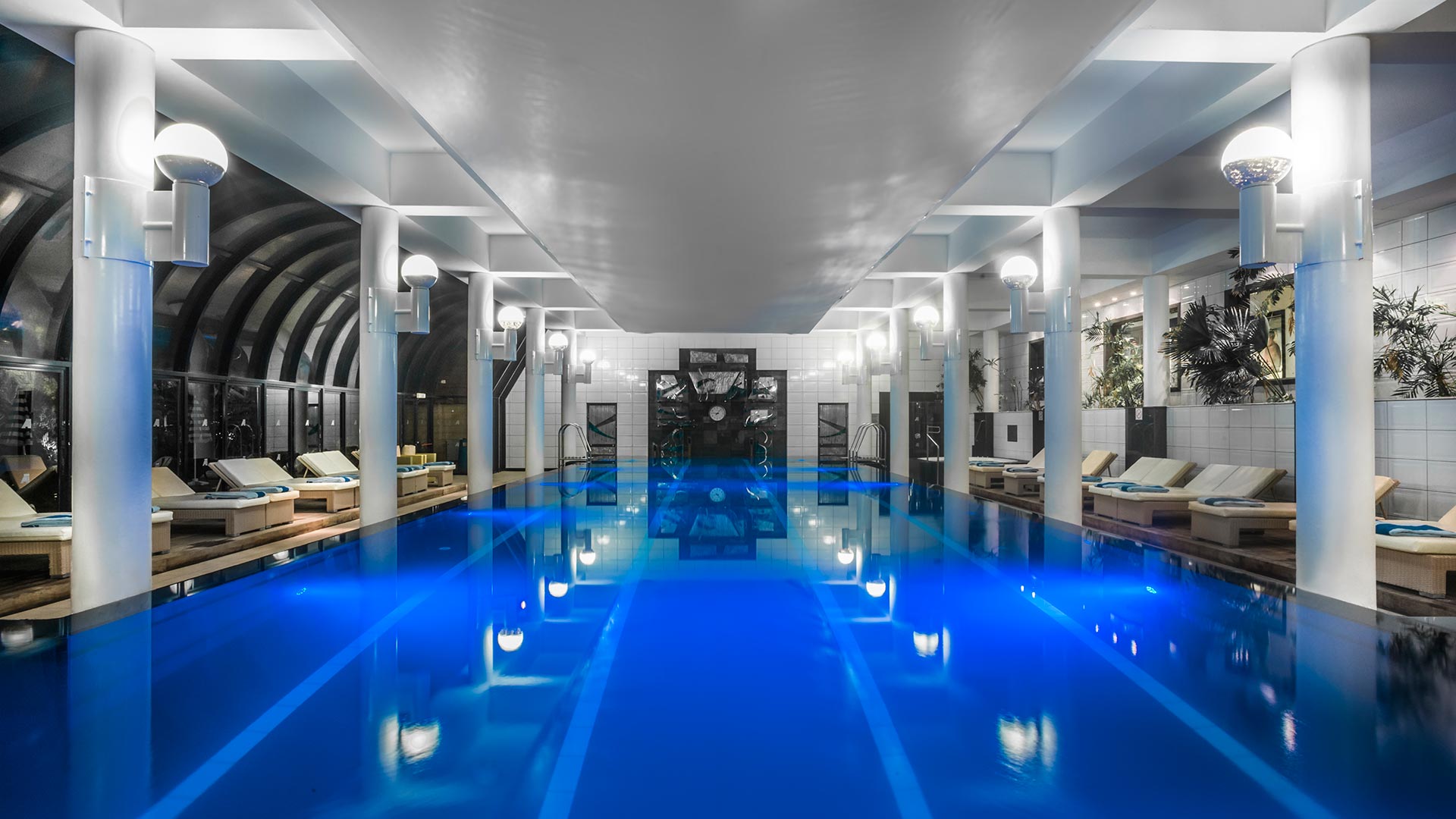 Amathus Beach Hotel Limassol-Unutrasnji bazen.jpg
