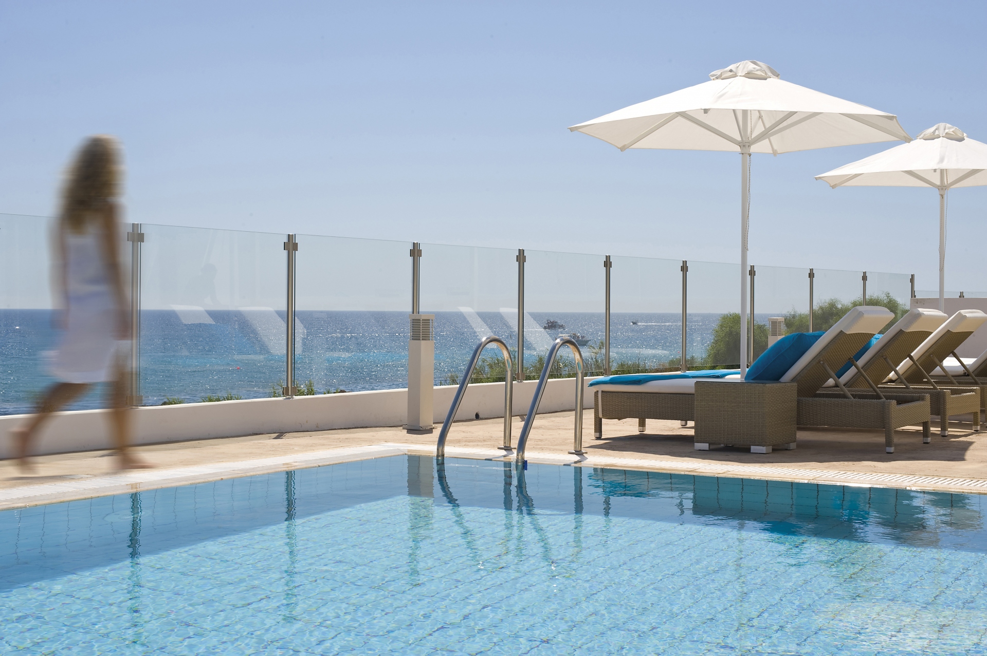 Althea Kalamies Luxury Villas-Cetvorosobna vila spoljni bazen.jpg