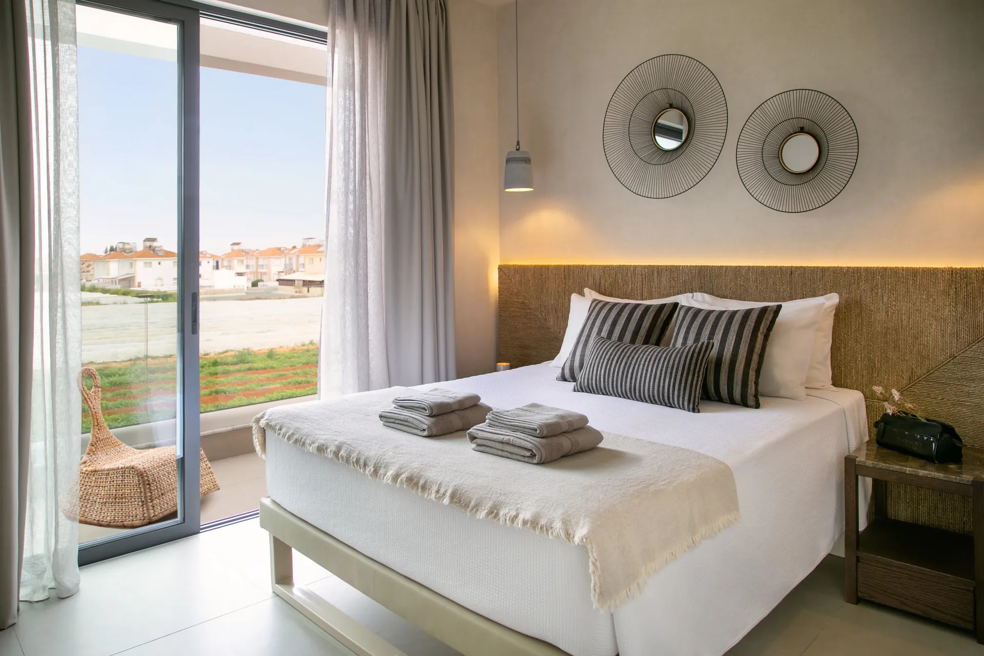 Lora Pearl Luxury Villa-Spavaca soba.jpg