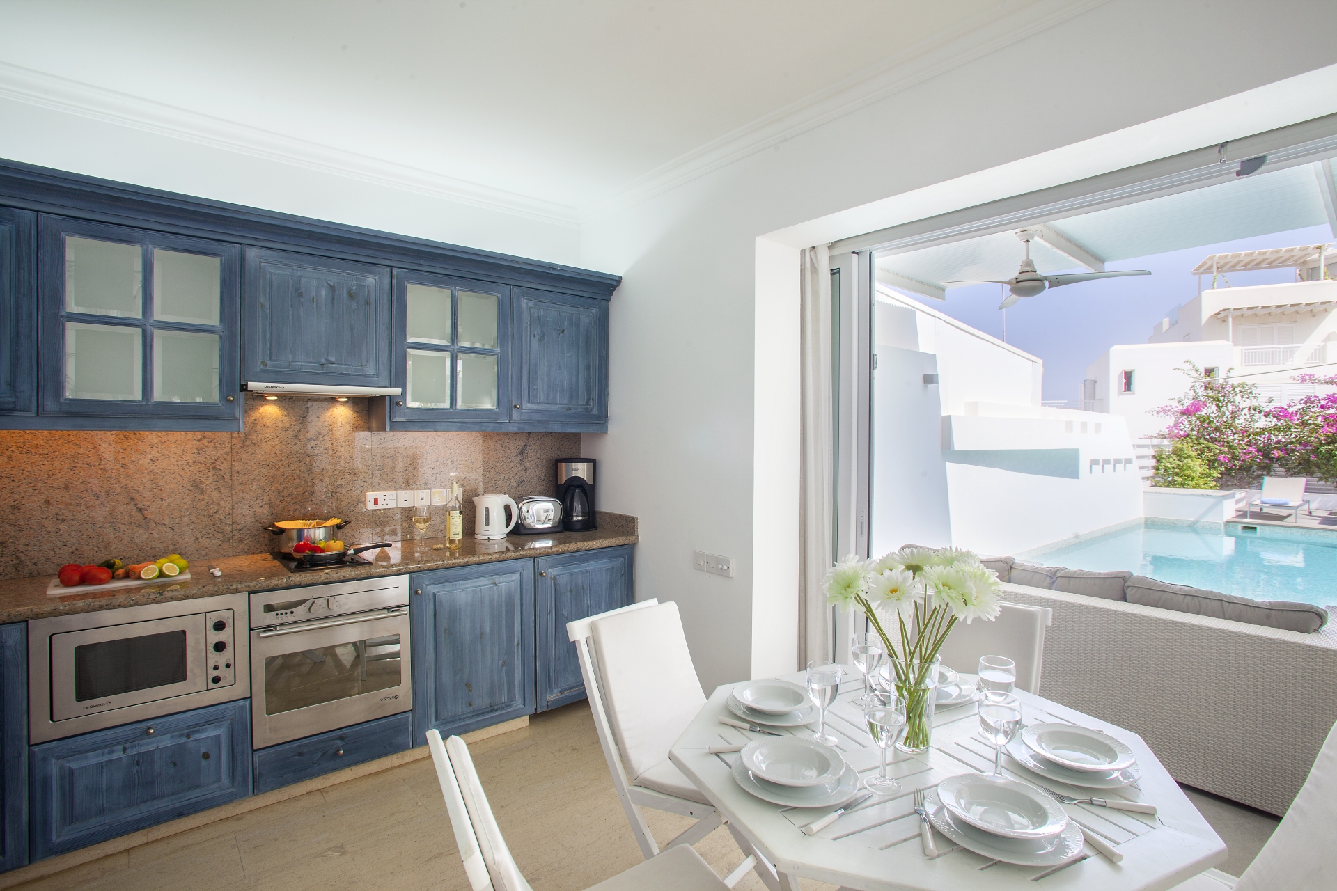 Nausicaa Luxury Villas-Dvosobna vila kuhinja.jpg