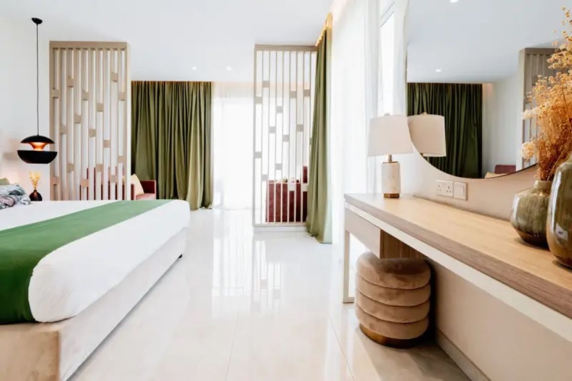 At Herbal Hotel Boutique & Spa-Suite pogled more.jpg