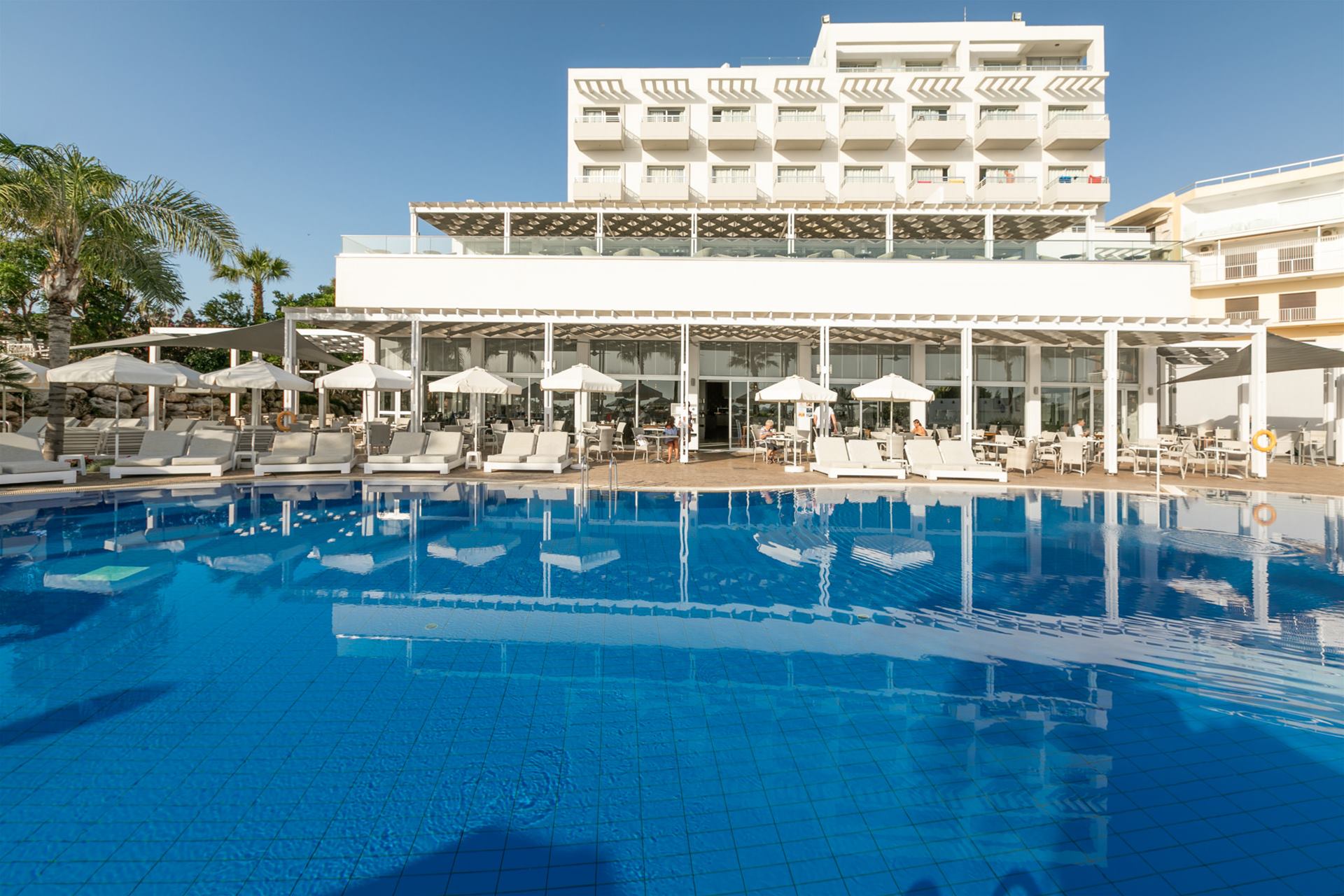 Hotel Atlantica Sea Breeze-Bazen.jpg