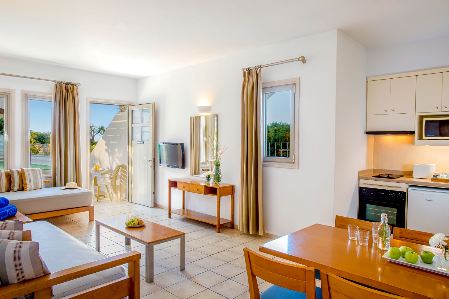 Louis Althea Beach Hotel-Dvosoban suite.jpg
