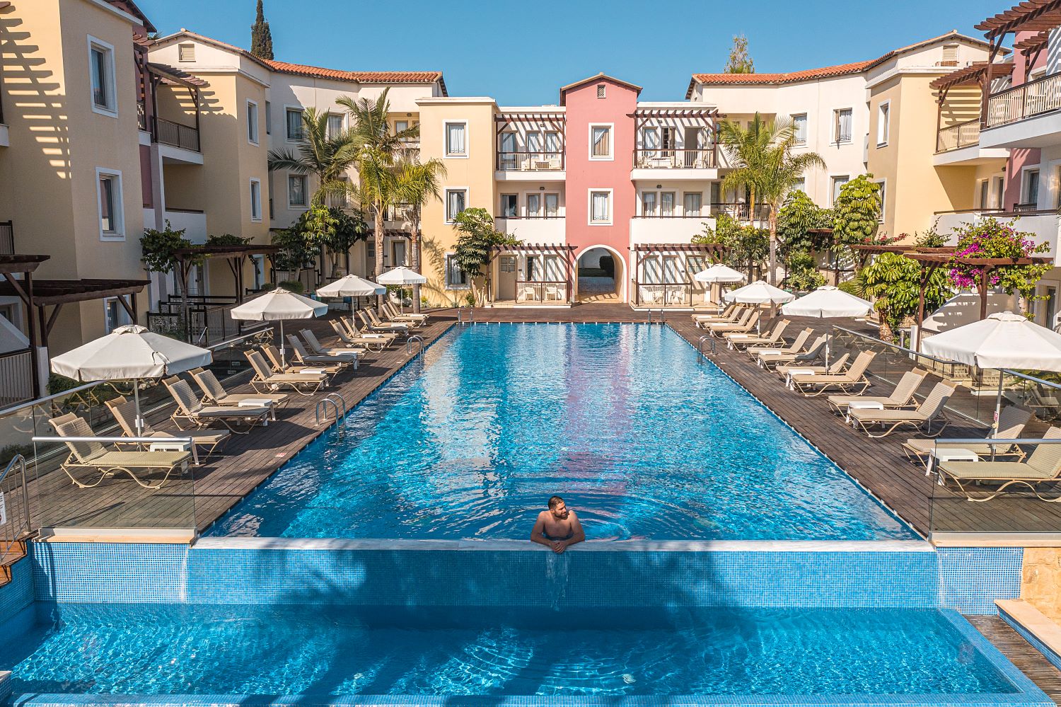 Louis Althea Beach Hotel-Spoljasnji izgled.jpg