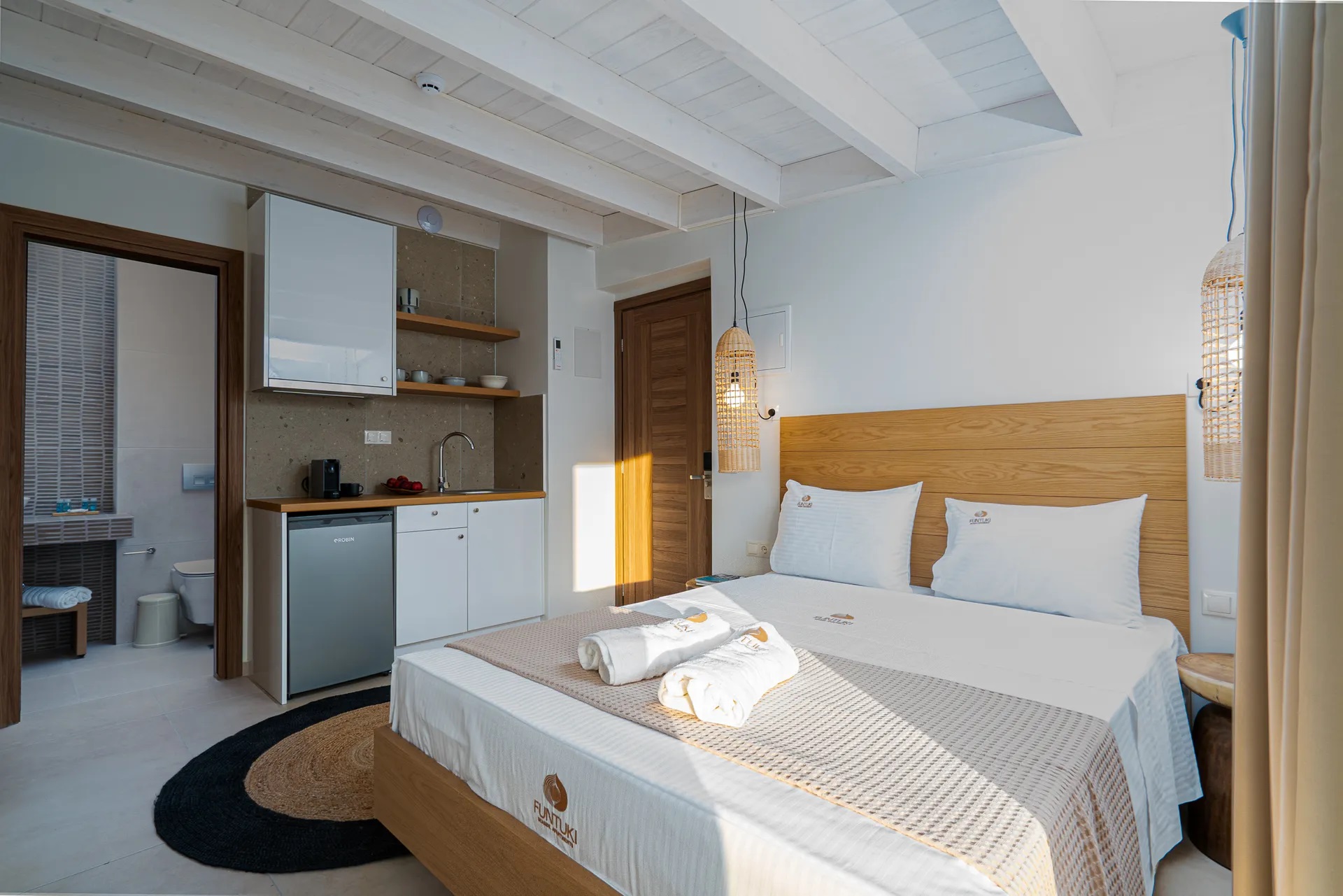 Funtuki Seaside Apartments-Deluxe soba.jpg