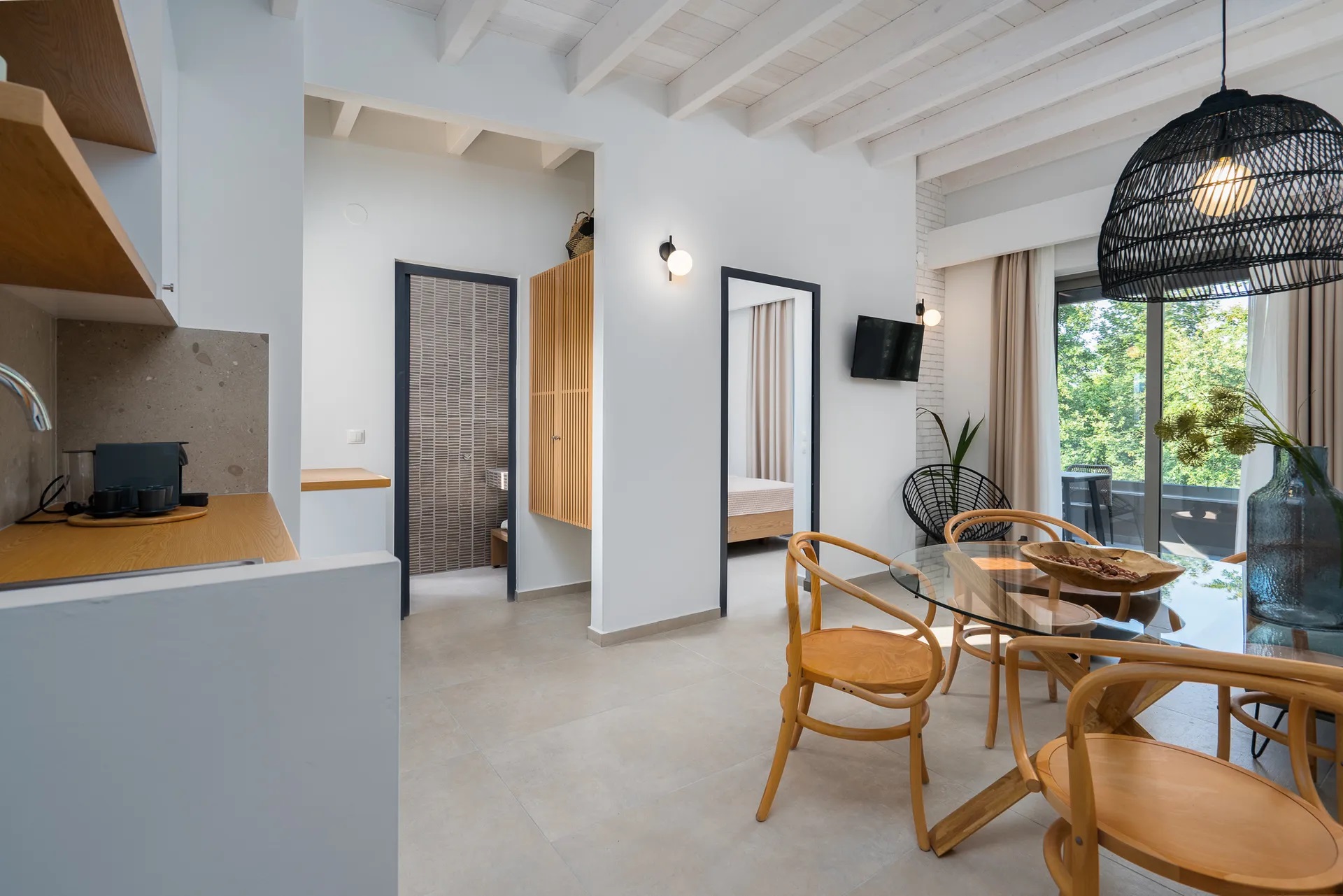 Funtuki Seaside Apartments-Deluxe suite.jpg