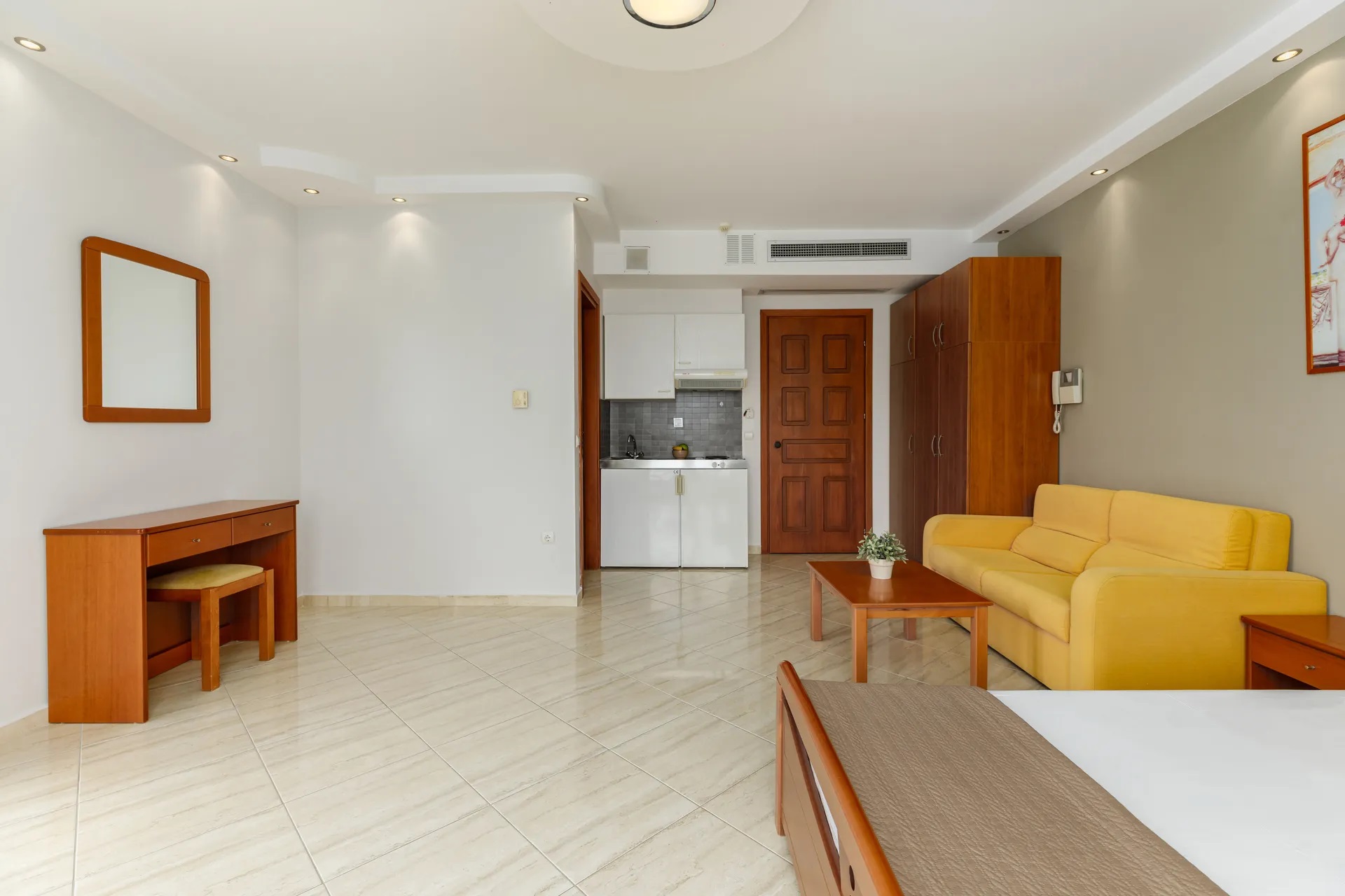 Agyra Seaview Hotel-Studio pogled more.jpg