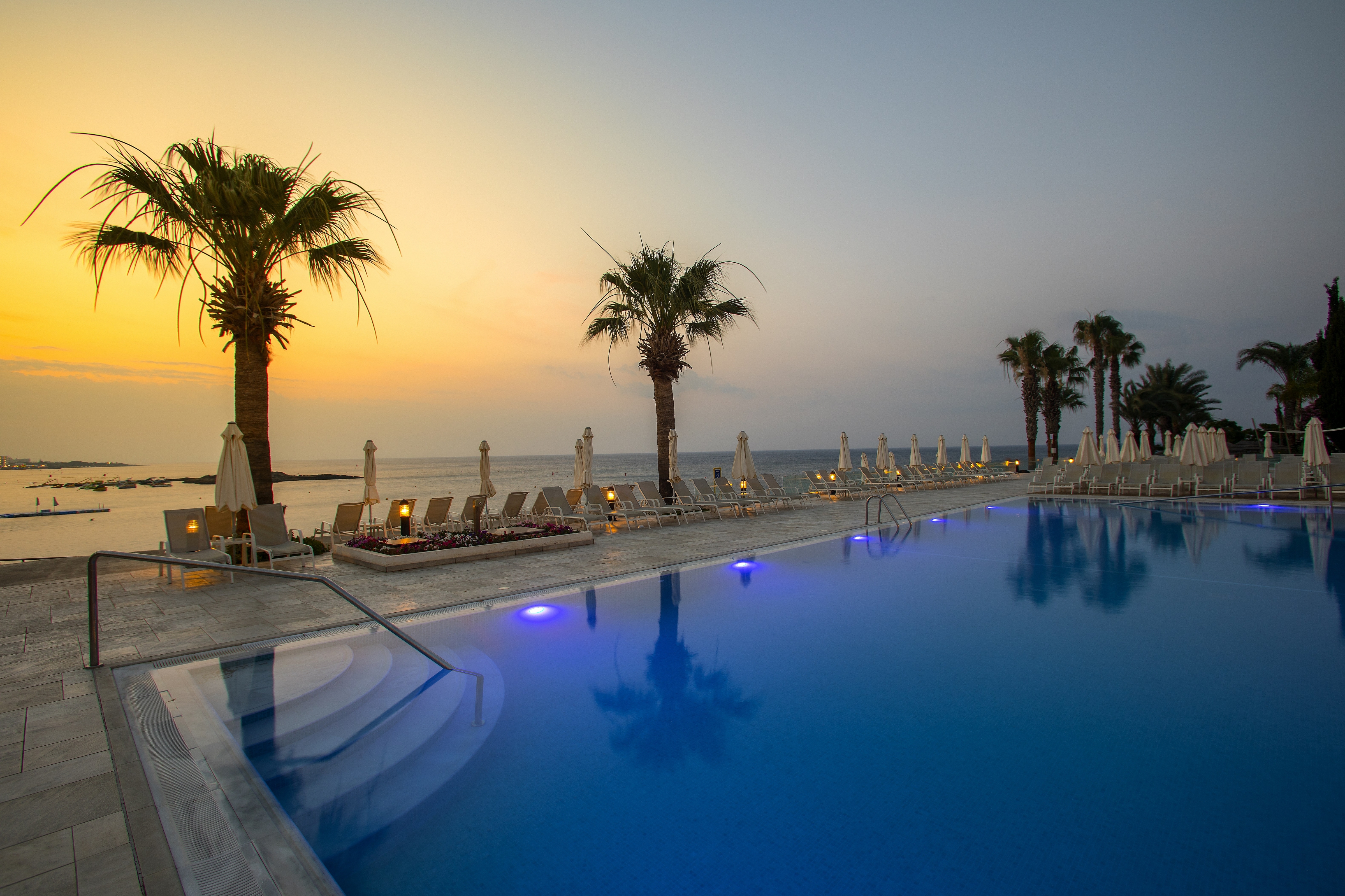 Nausicaa Beach-Bazen nocu.jpg