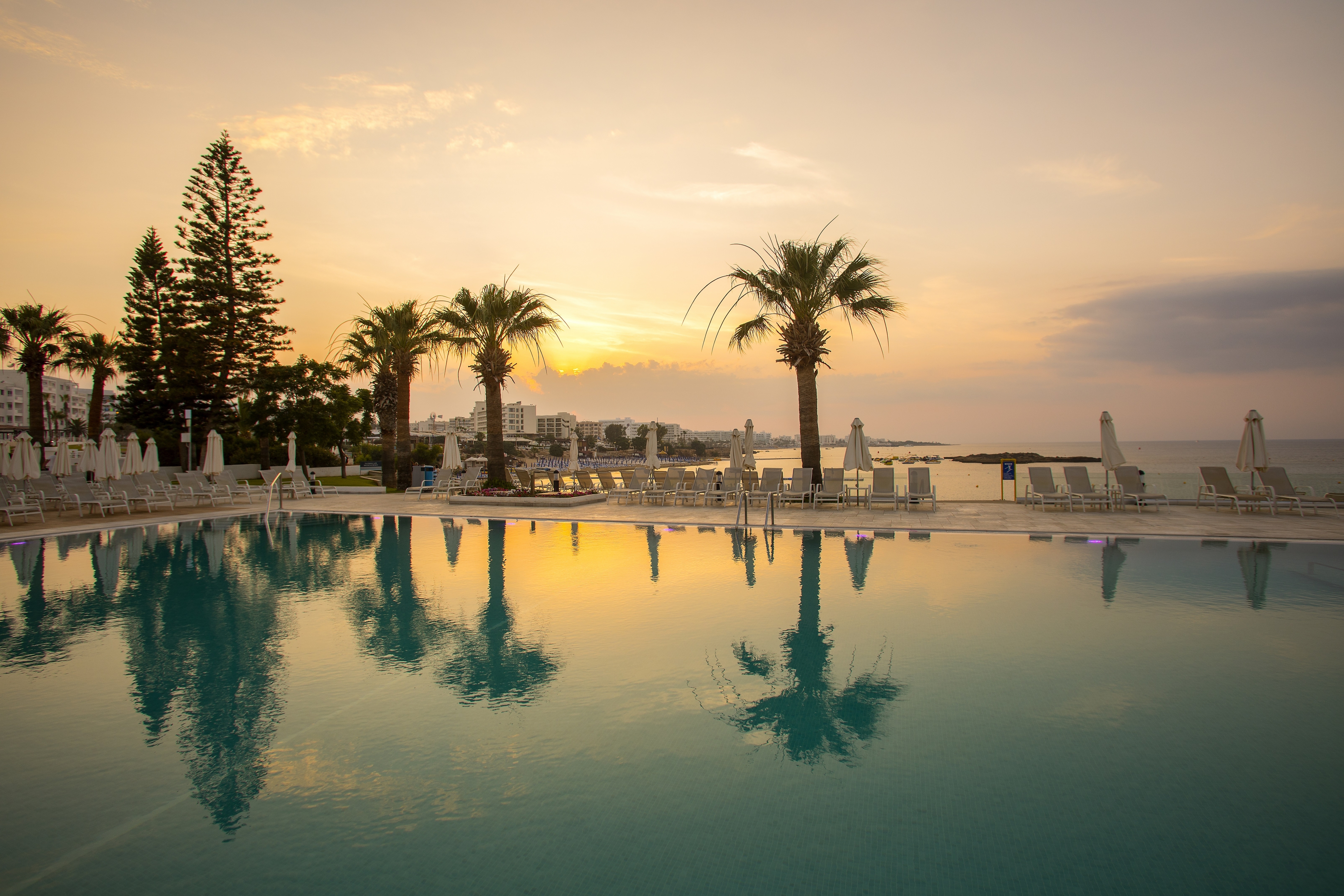 Nausicaa Beach Hotel-Bazen.jpg