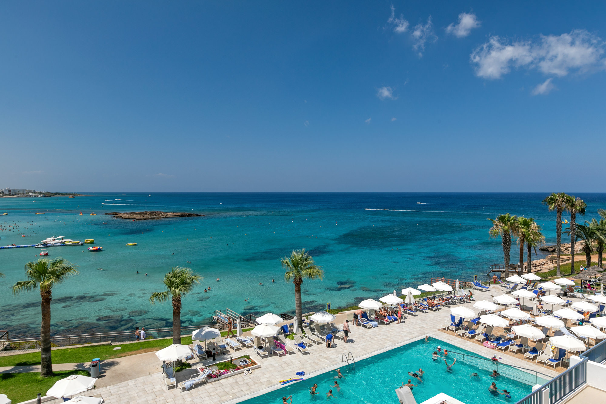 Nausicaa Beach Hotel-Pogled na more.jpg