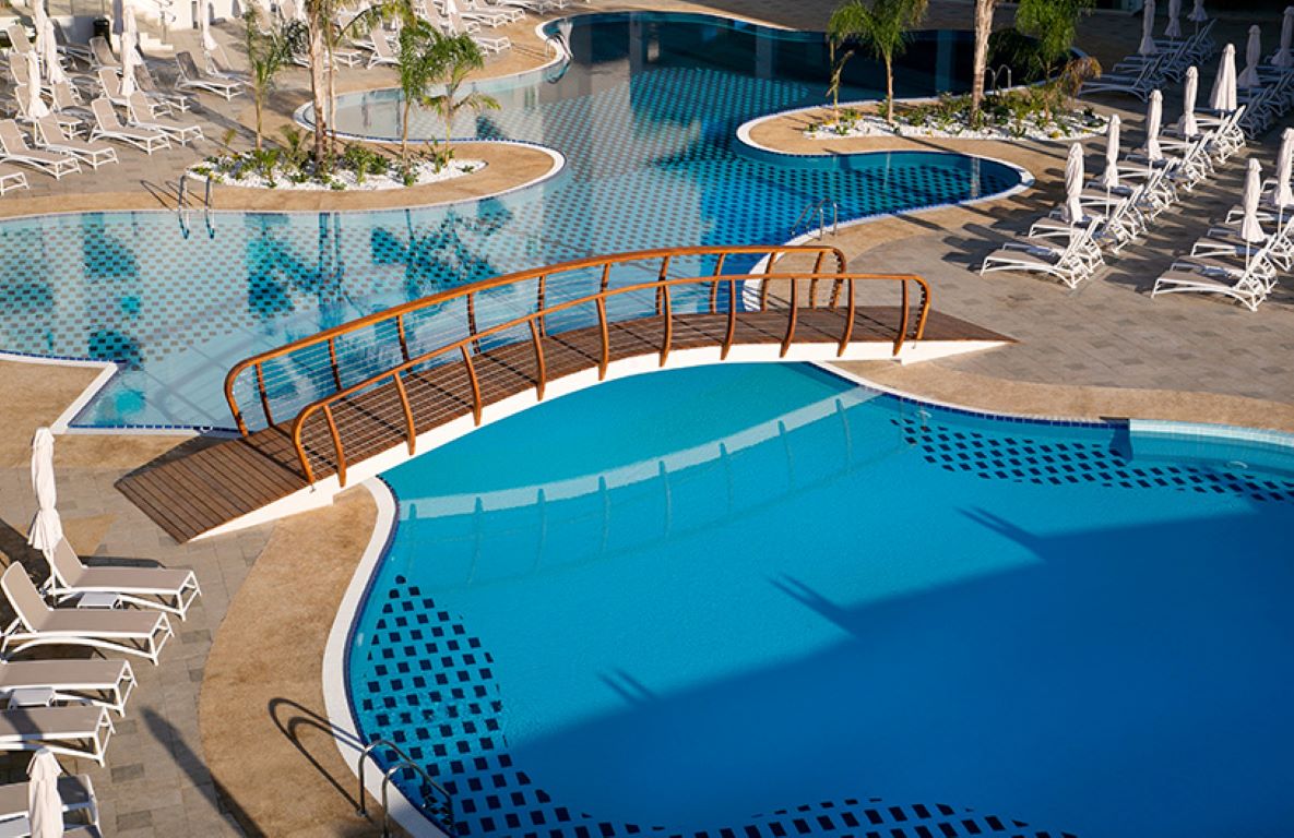 Vangelis Hotel & Suites-Kompleks bazena.jpg