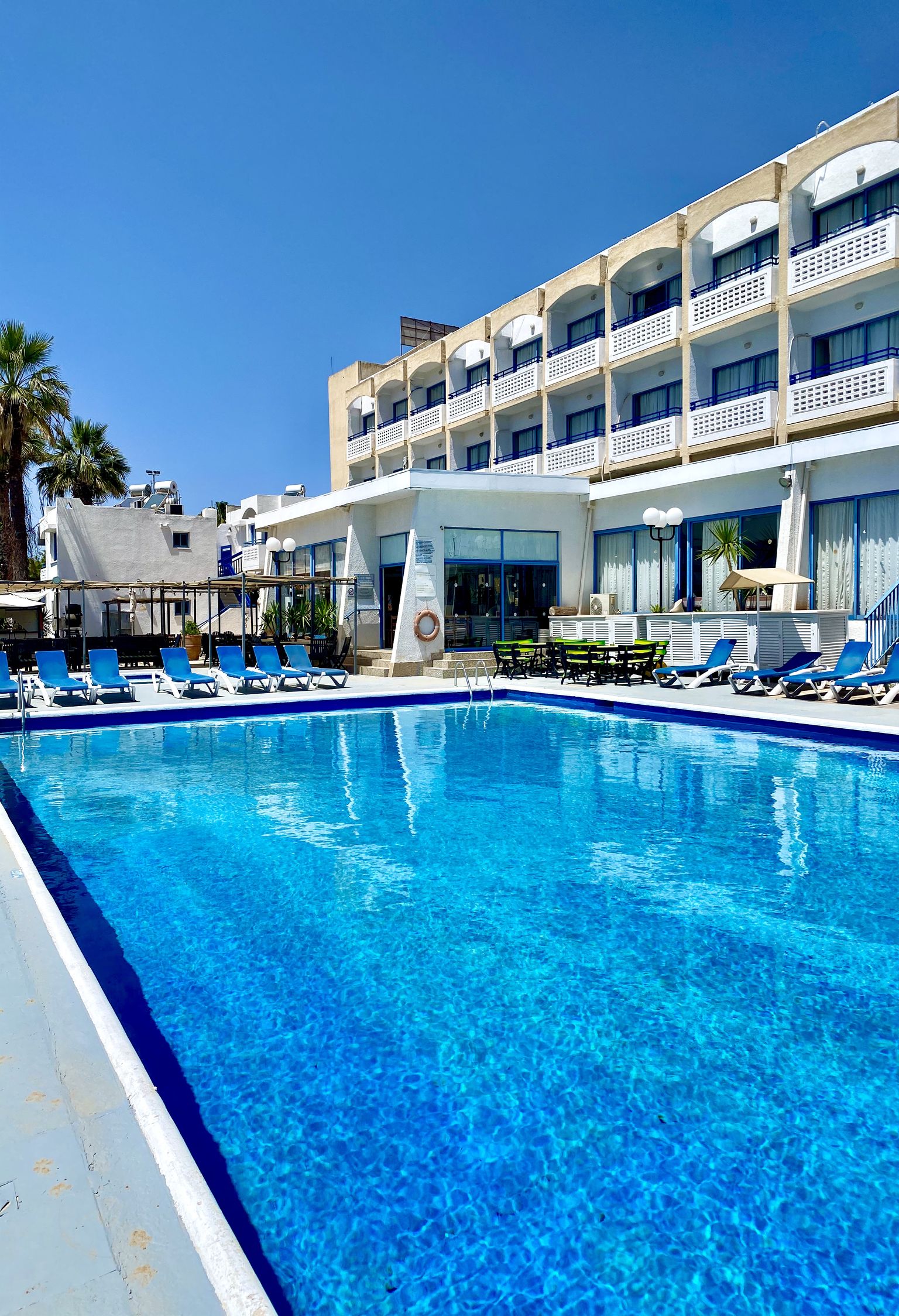 Hotel Paphiessa-Spoljni bazen.jpg