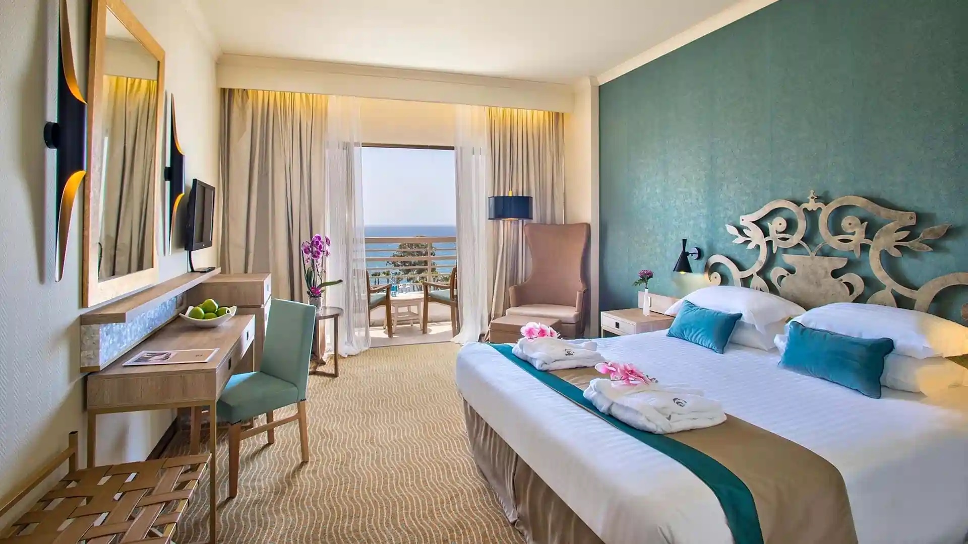 GrandResort by Leonardo Hotels-Deluxe soba.jpg
