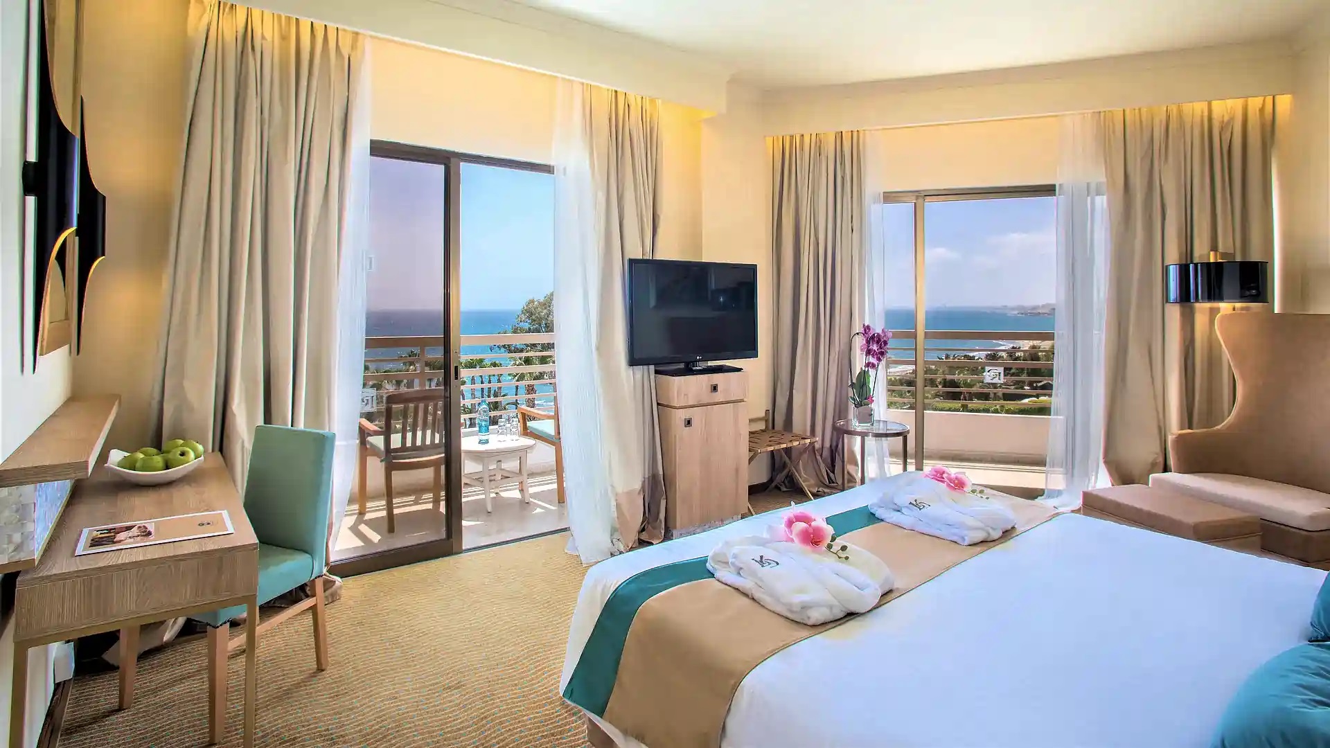 GrandResort by Leonardo Hotels-Superior soba panoramski pogled more.jpg