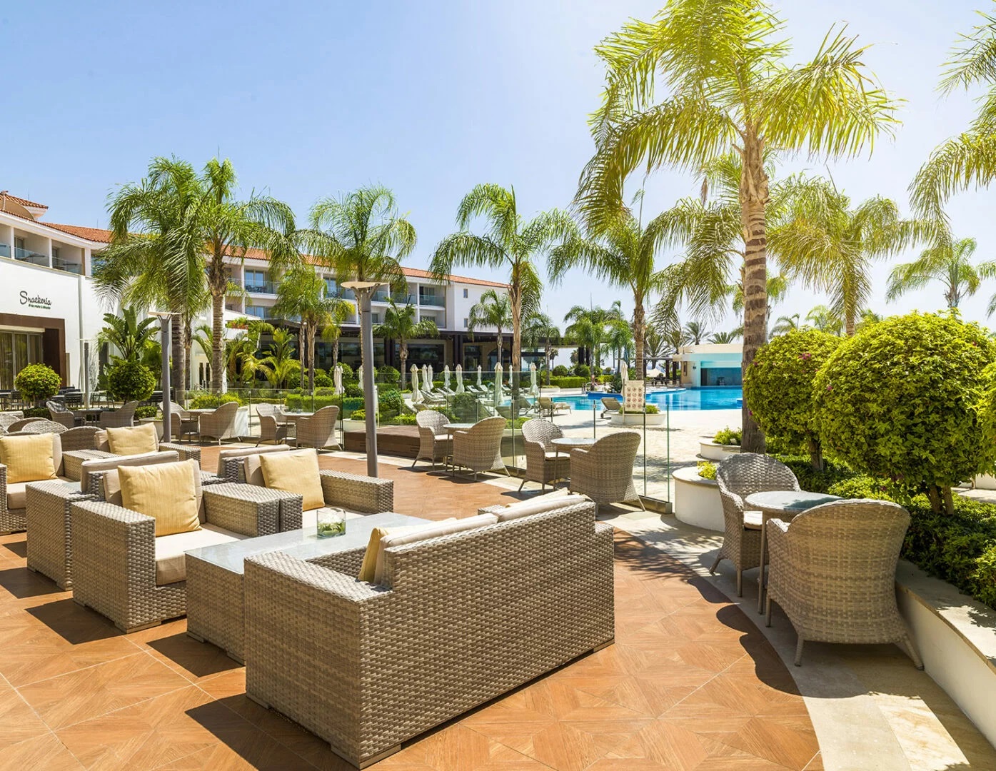 Kanika Olympic Lagoon Resort Paphos-Bar pored bazena.jpg