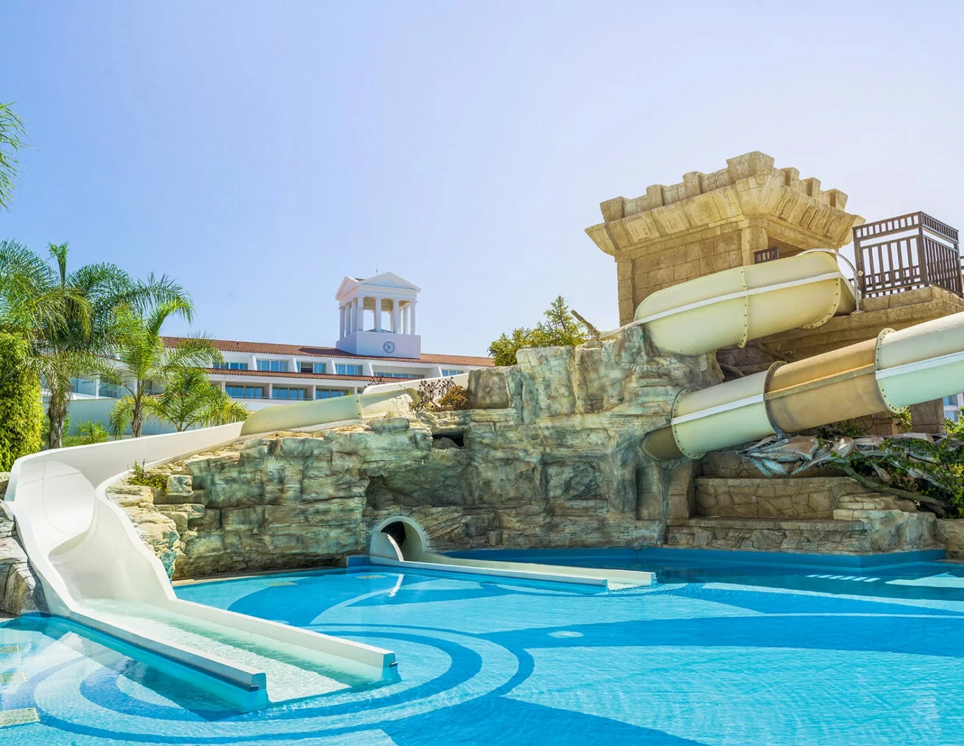 Kanika Olympic Lagoon Resort Paphos-Bazen u obliku hrama.jpg