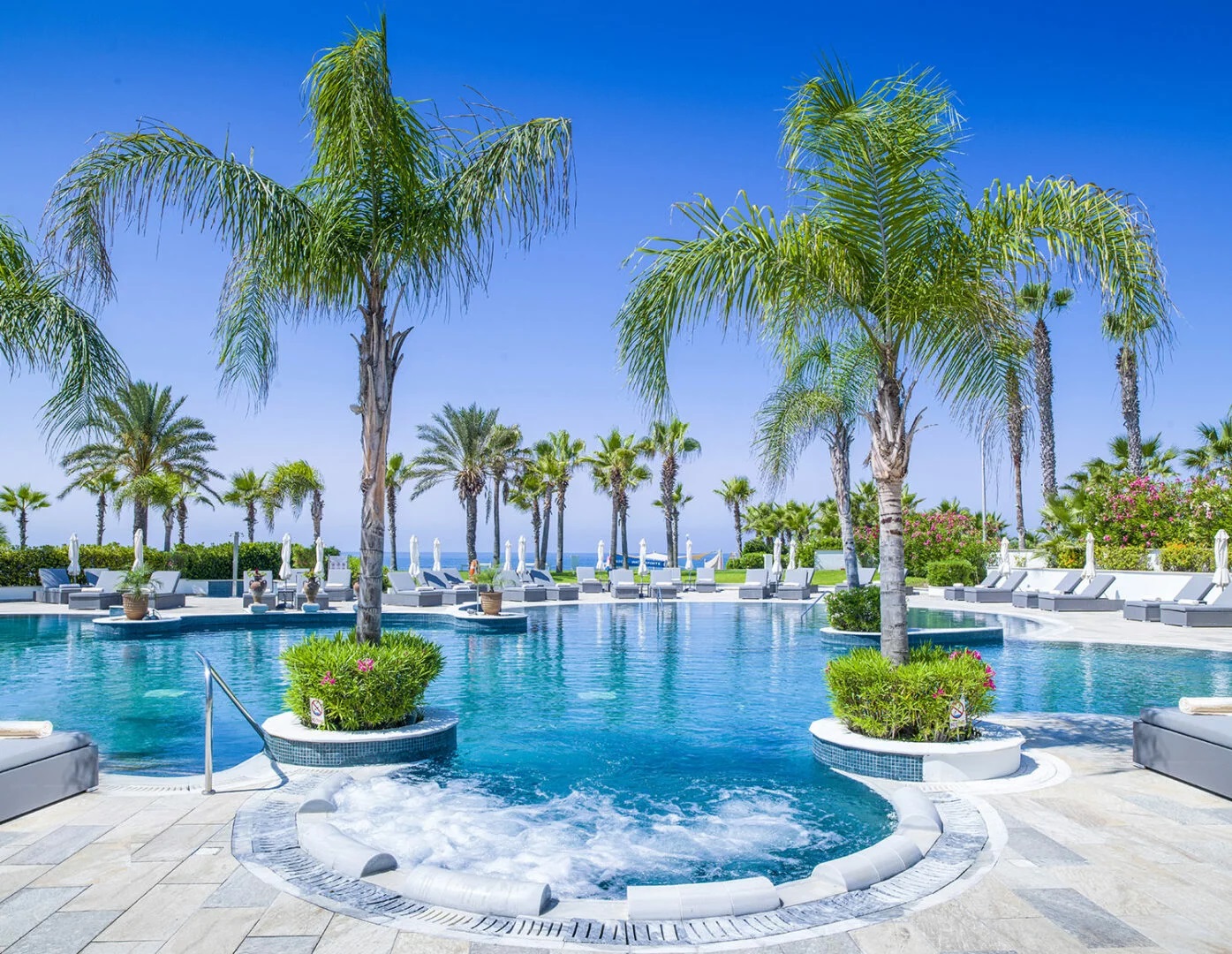 Kanika Olympic Lagoon Resort Paphos-Bazen za odrasle.jpg