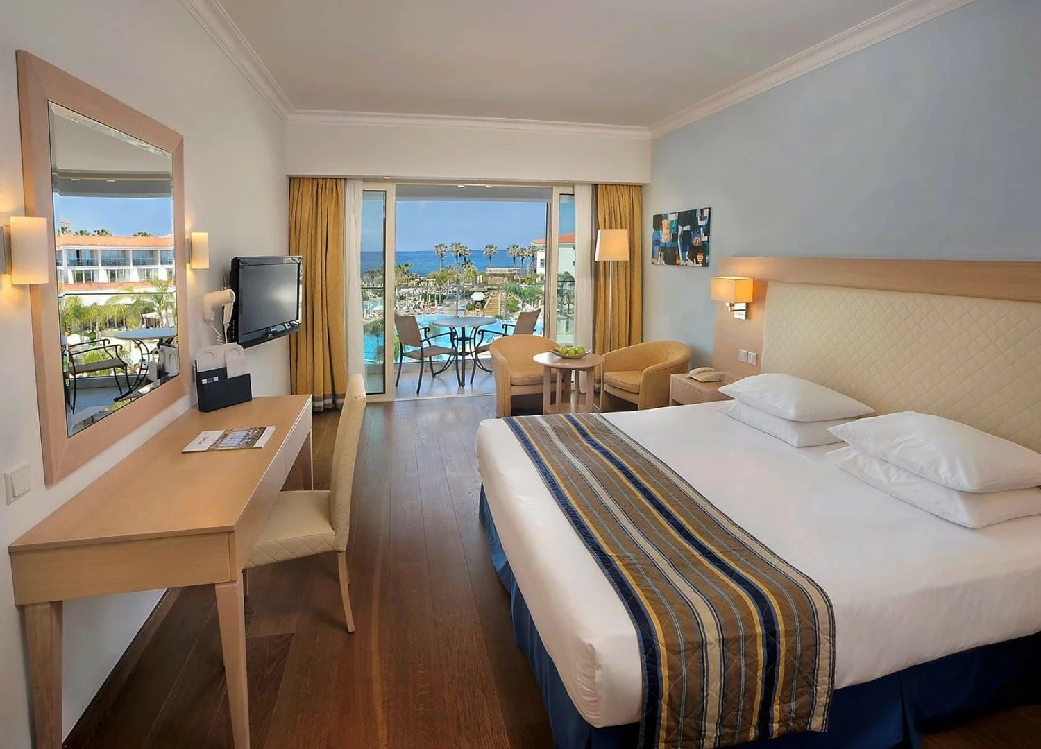Kanika Olympic Lagoon Resort Paphos-Deluxe soba.jpg