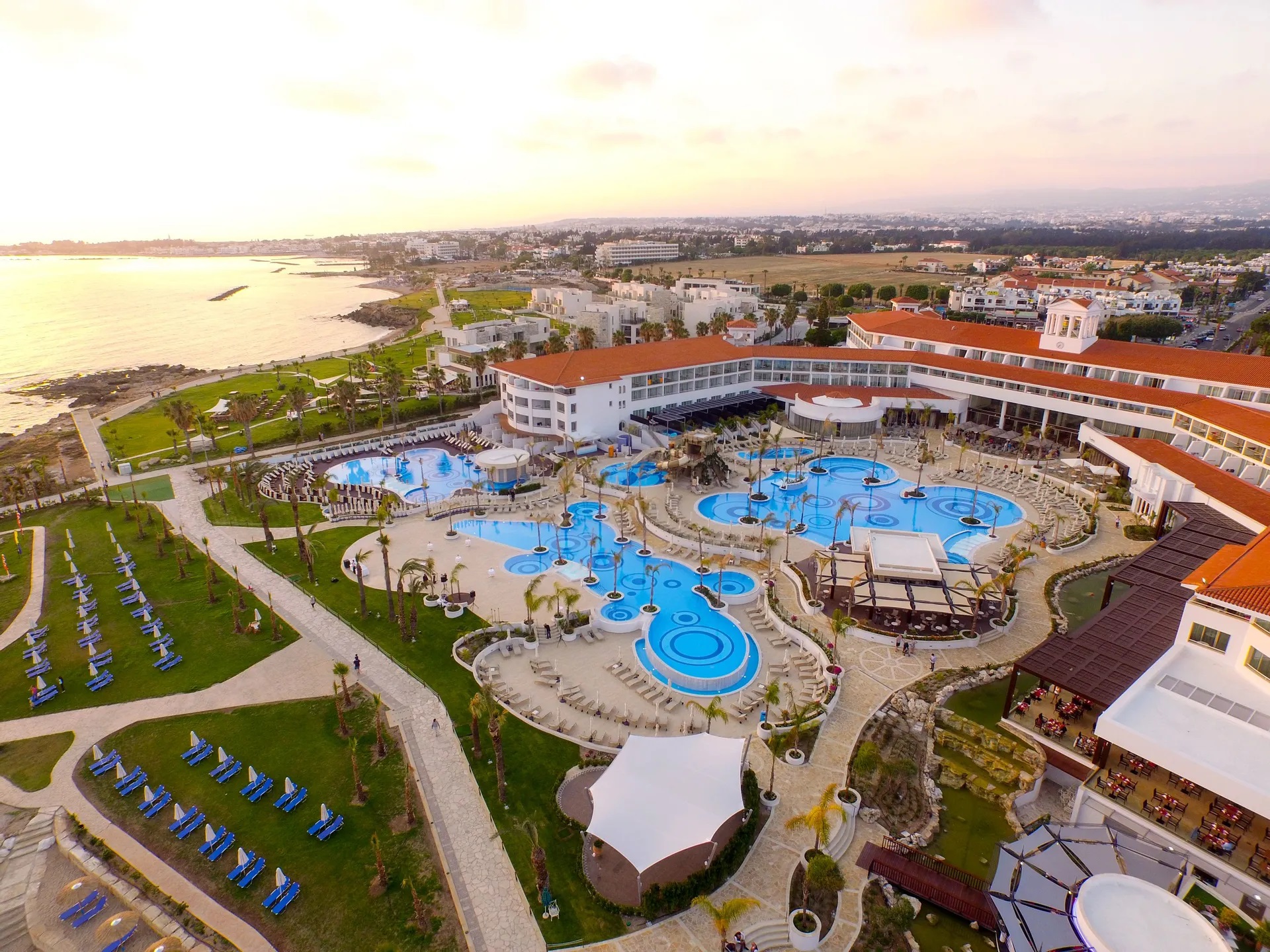 Kanika Olympic Lagoon Resort Paphos-Kompleks hotela.jpg
