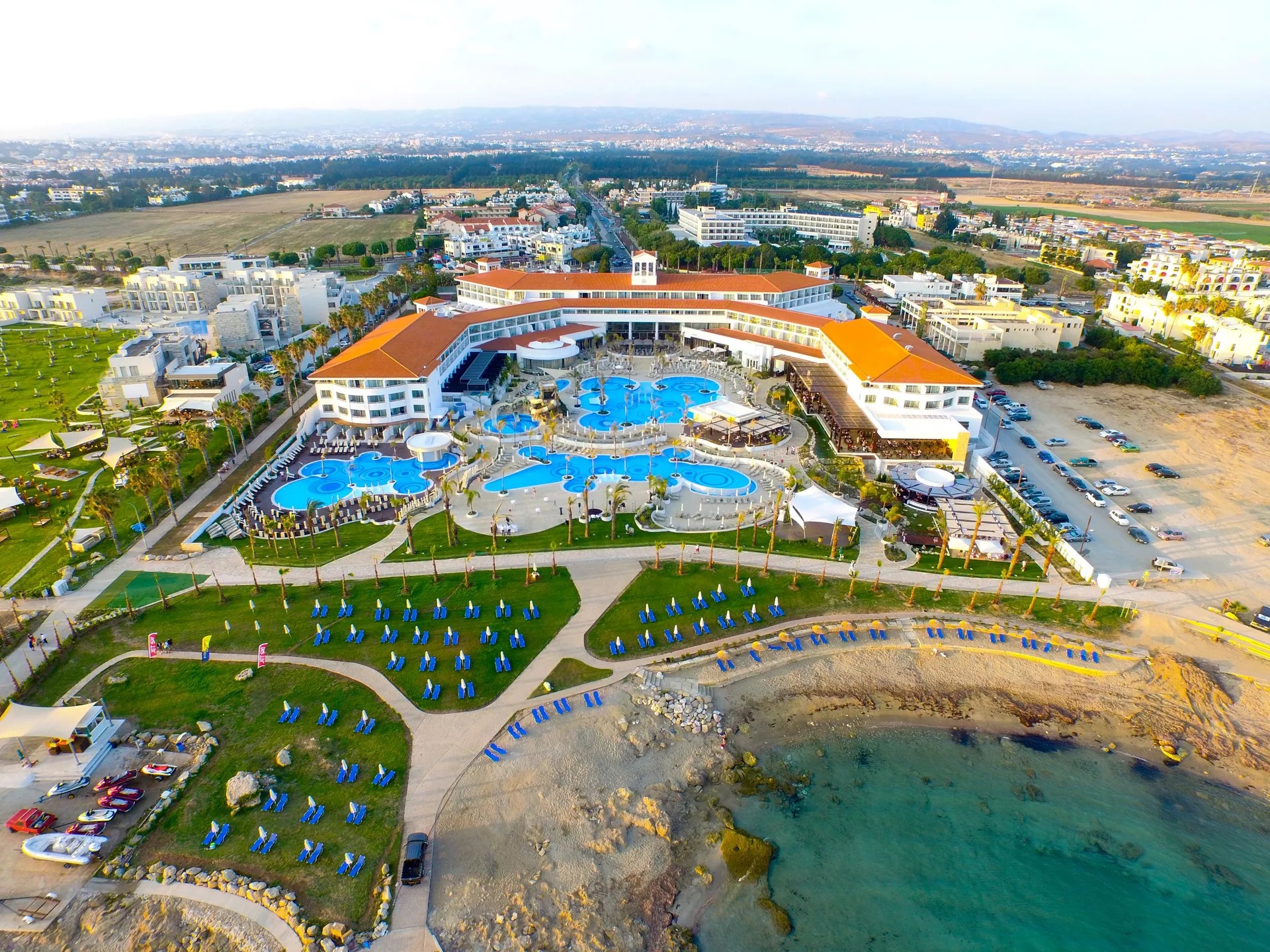 Kanika Olympic Lagoon Resort Paphos-Panorama hotela.jpg