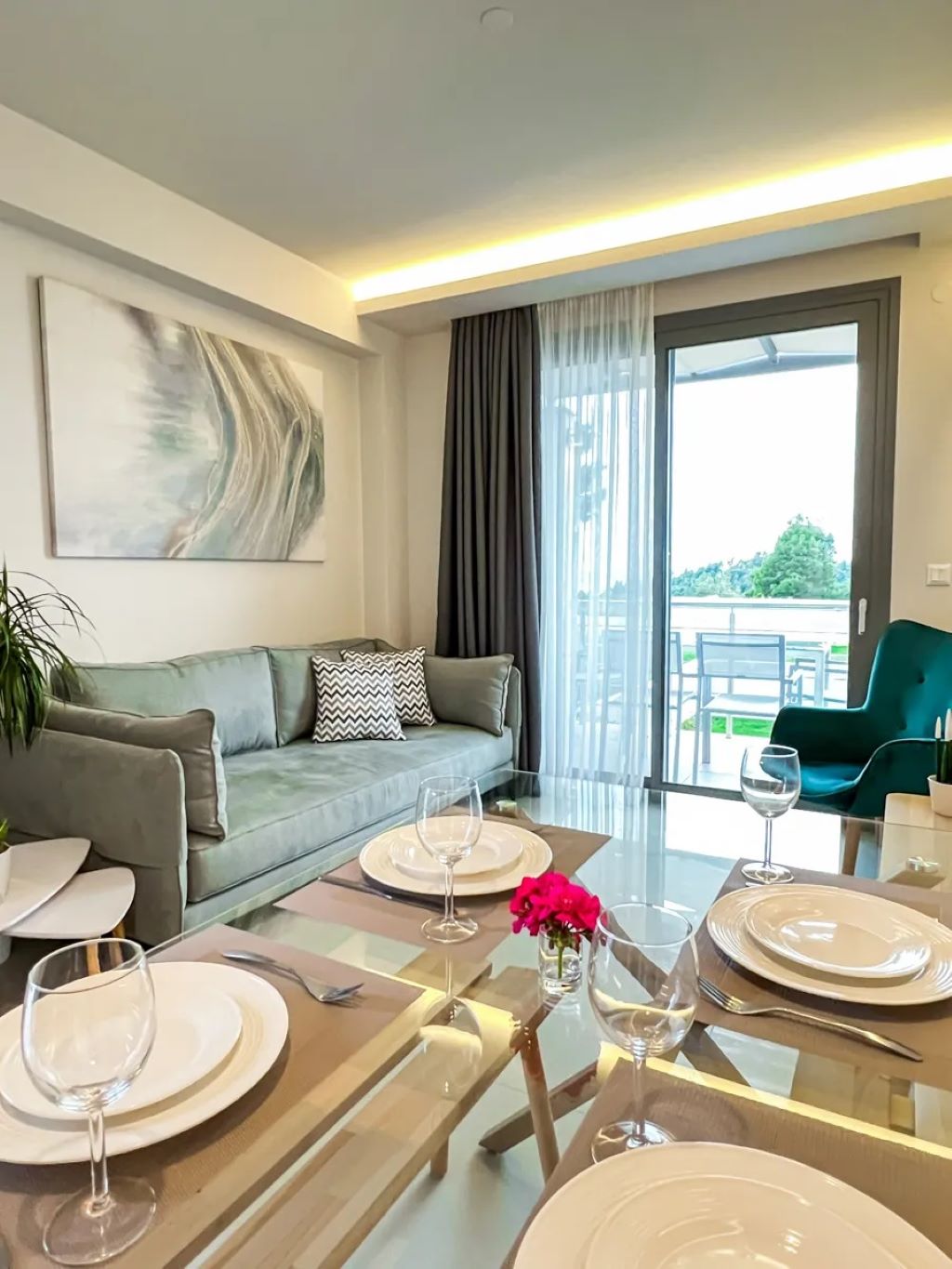 Alikon Adult Only Hotel-Superior dvosoban apartman pogled more.jpg