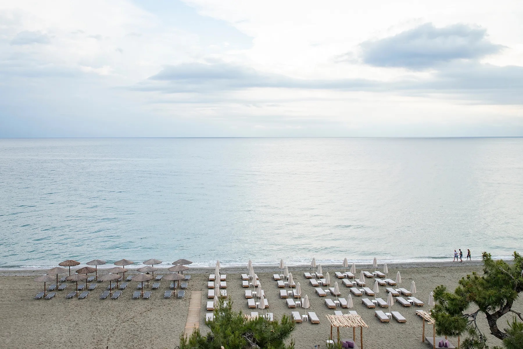 Oceana Beach Hotel-Plaza.jpg