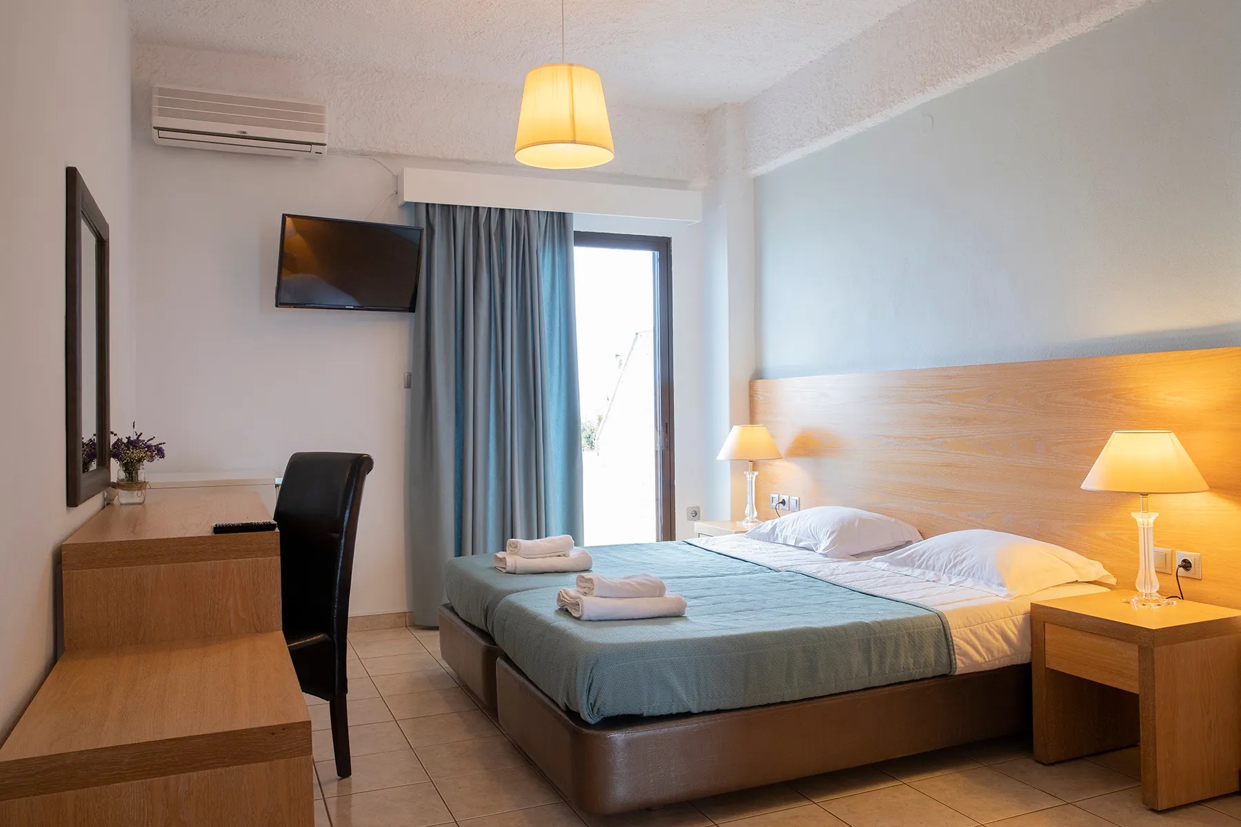 Oceana Beach Hotel-Standardna soba pogled more.jpg