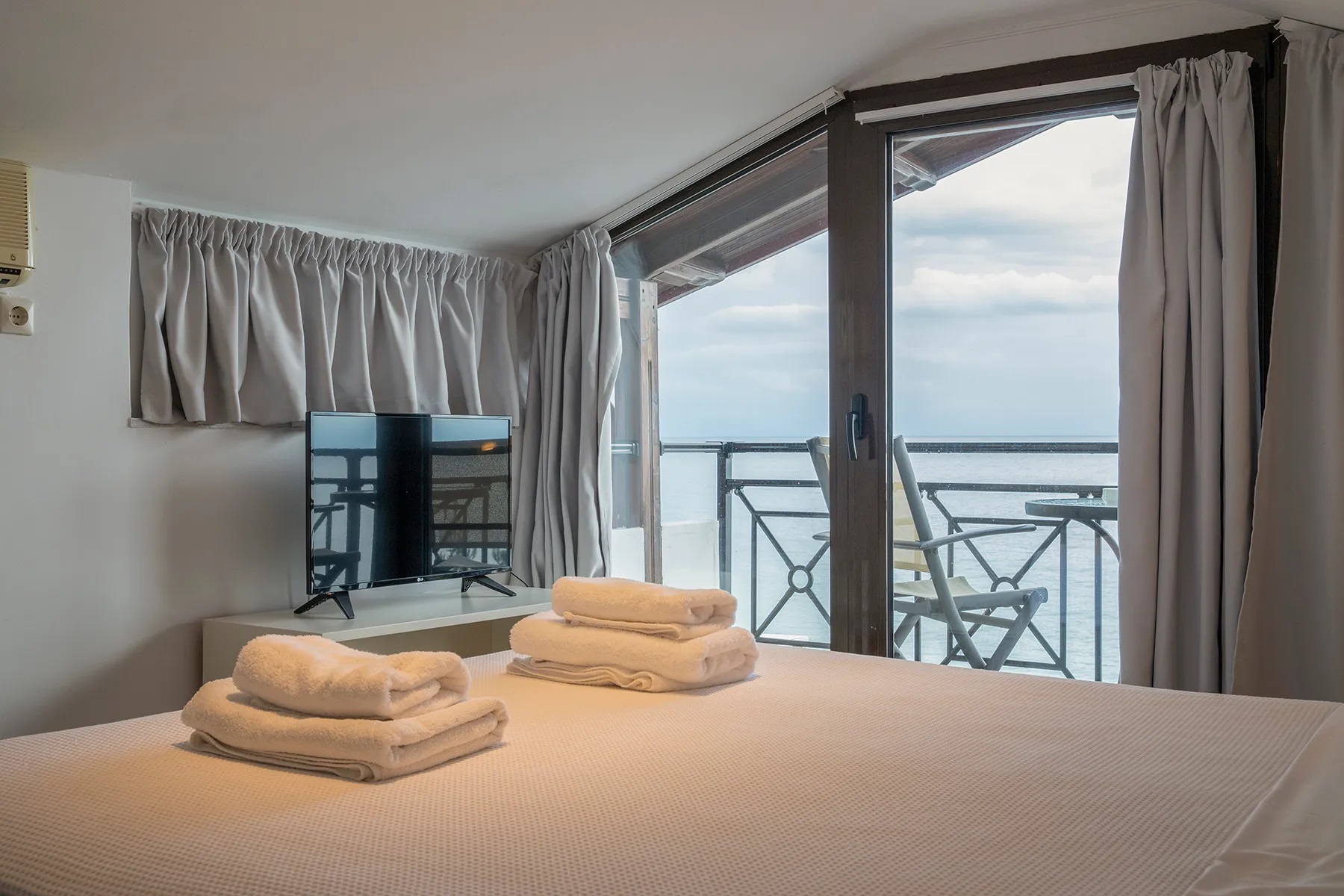 Oceana Beach Hotel-Studio pogled more.jpg