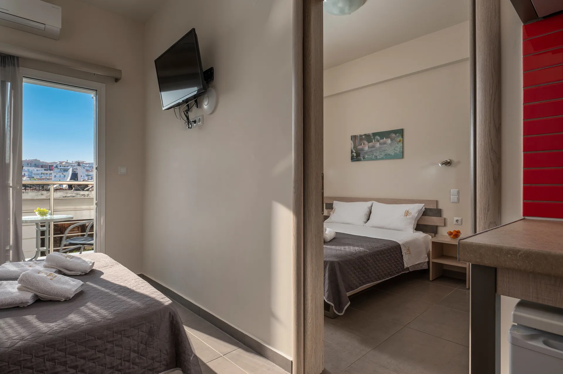 Sunshine Apartments-Junuir suite.jpg