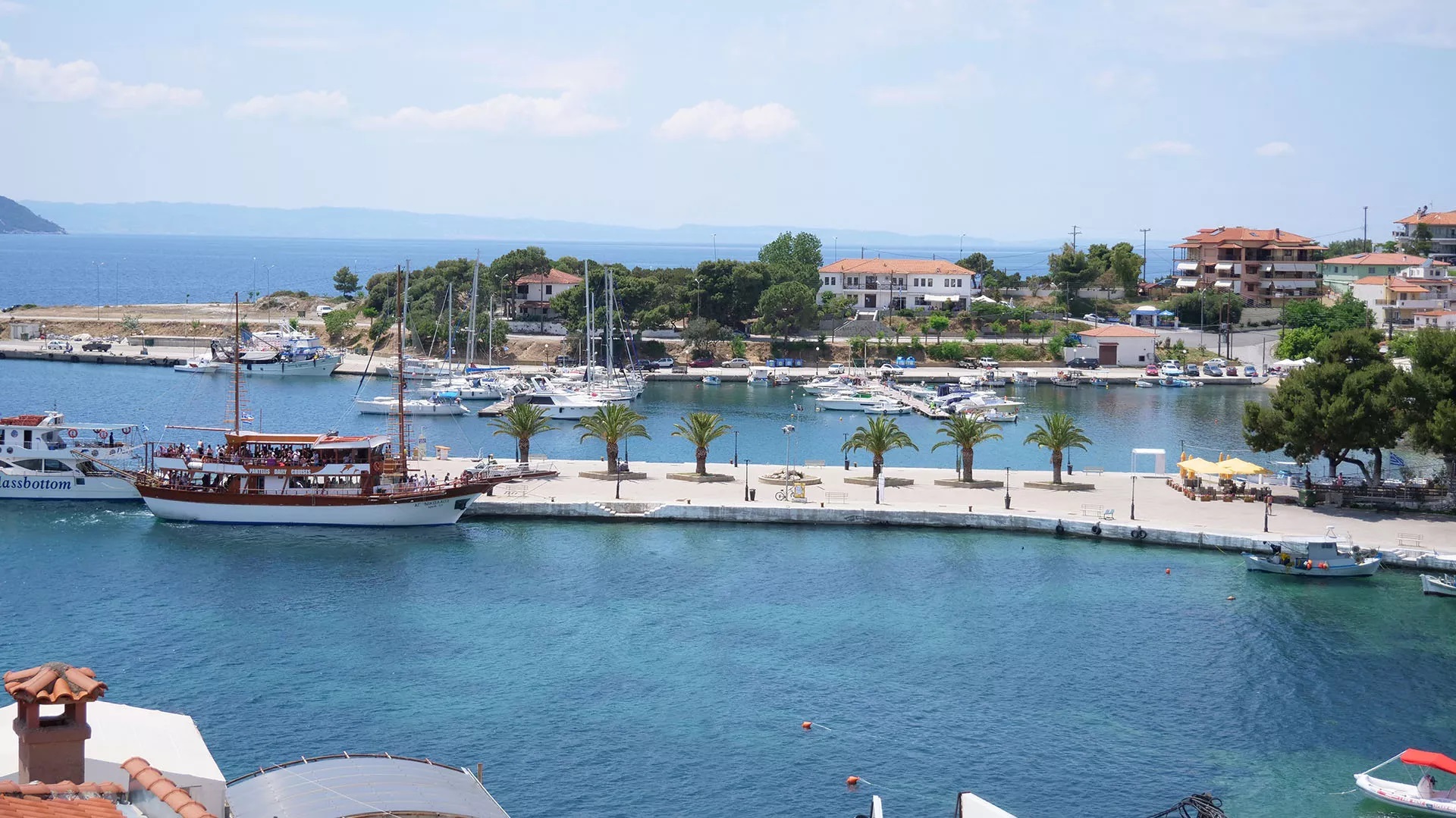 Sunshine Apartments-Pogled na luku.jpg