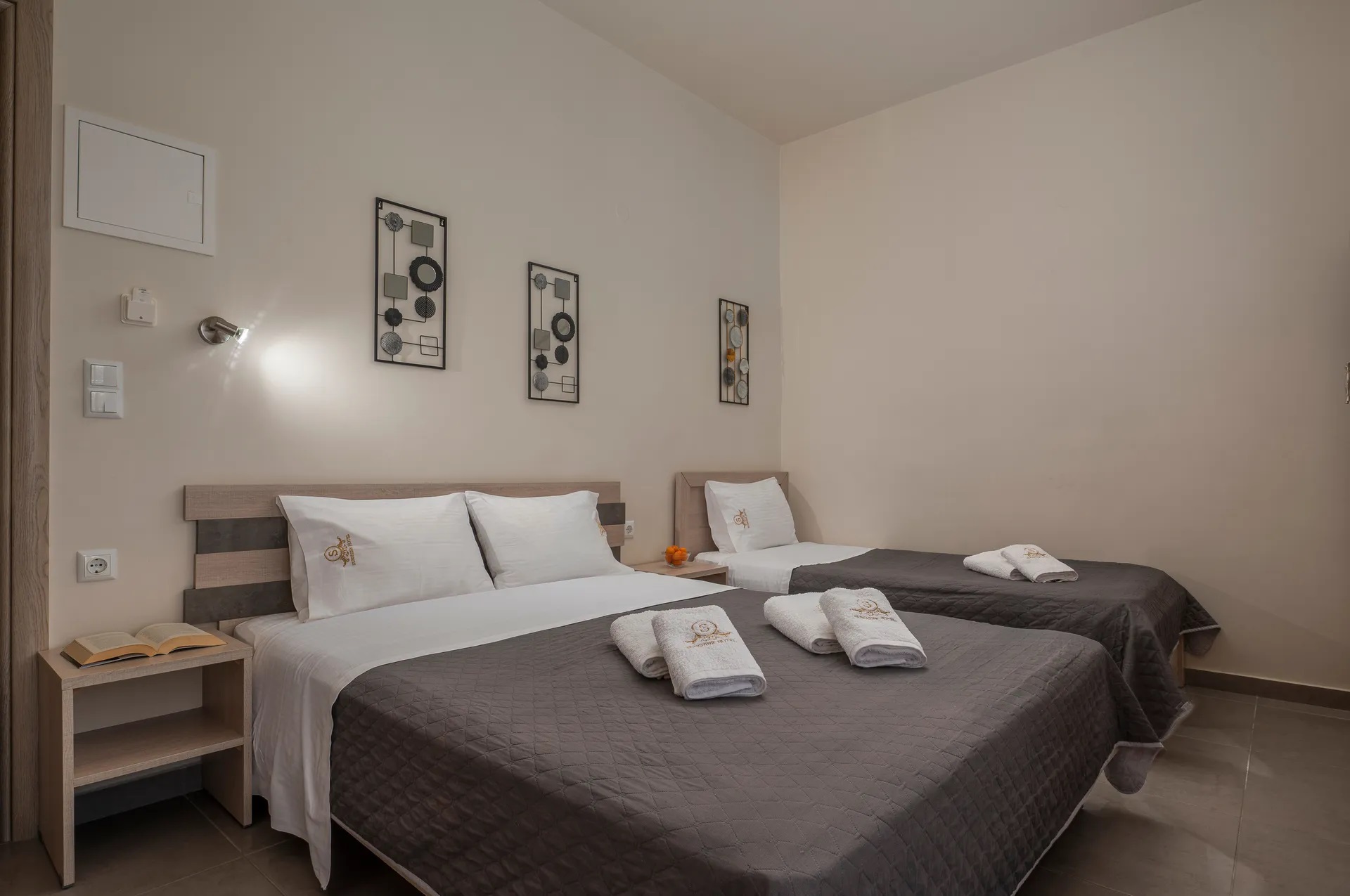 Sunshine Apartments-Superior soba.jpg