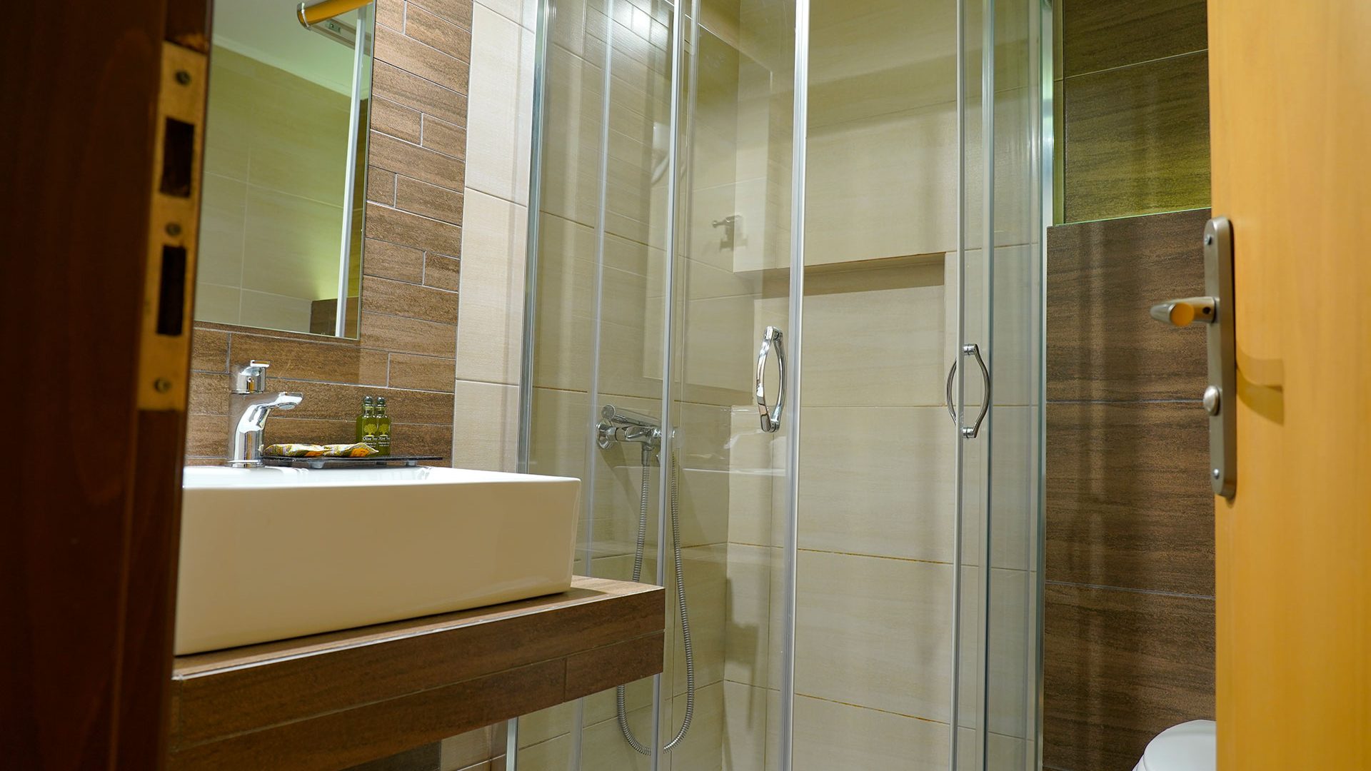 Hotel Esperia  bathroom.jpg