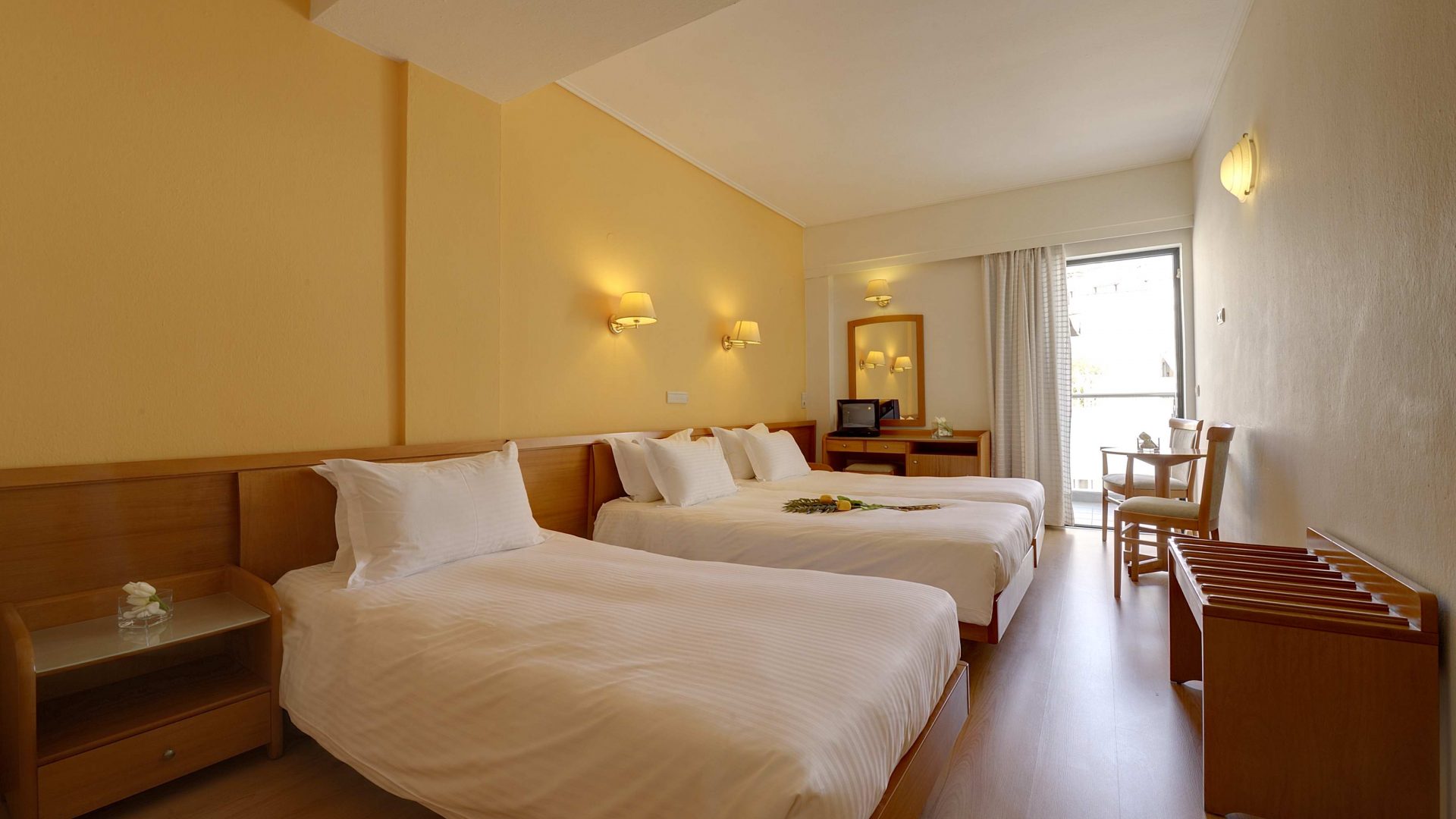 Hotel Esperia  family room.jpg