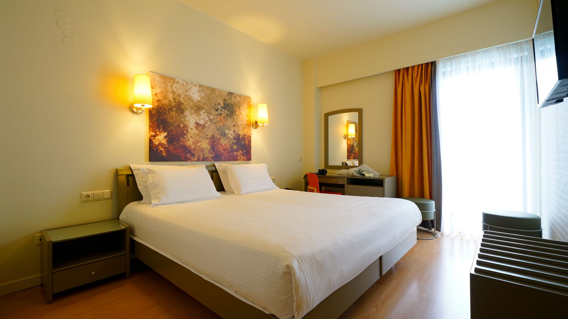 Hotel Esperia deluxe room 2.jpg
