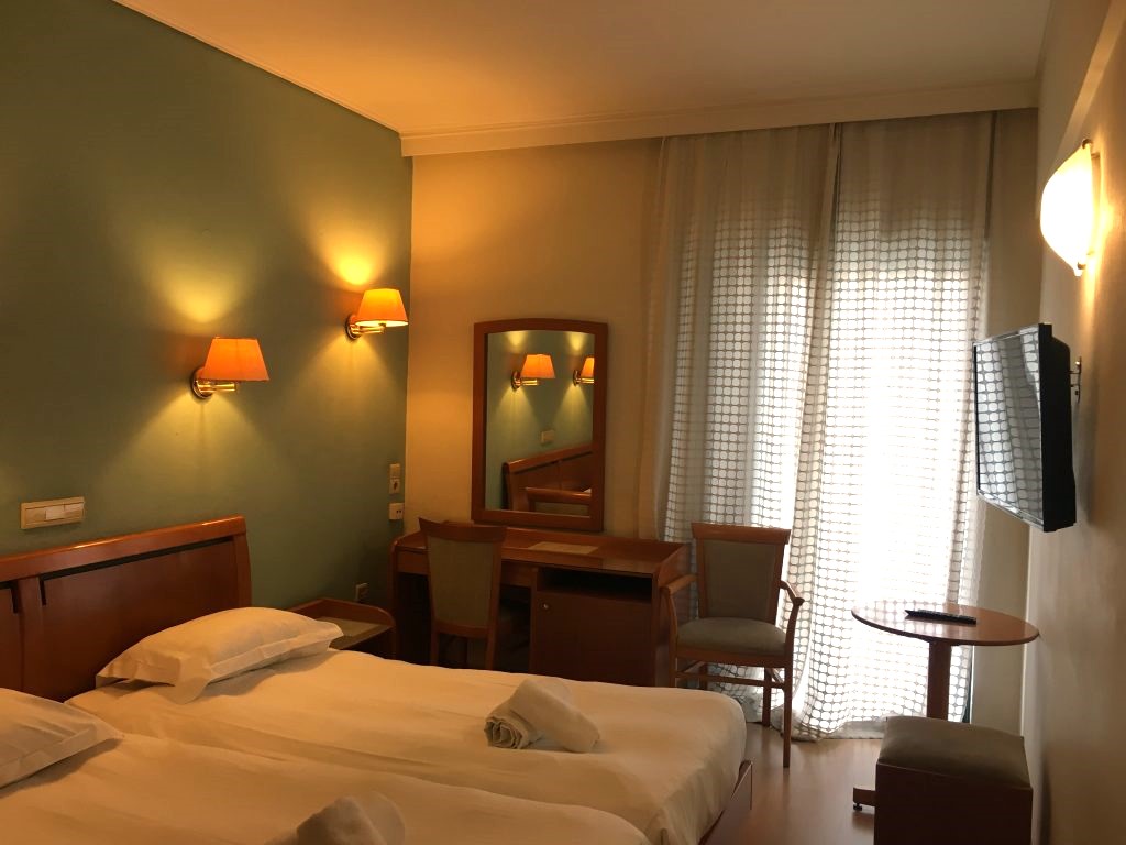 Hotel Esperia standard room 1.jpg