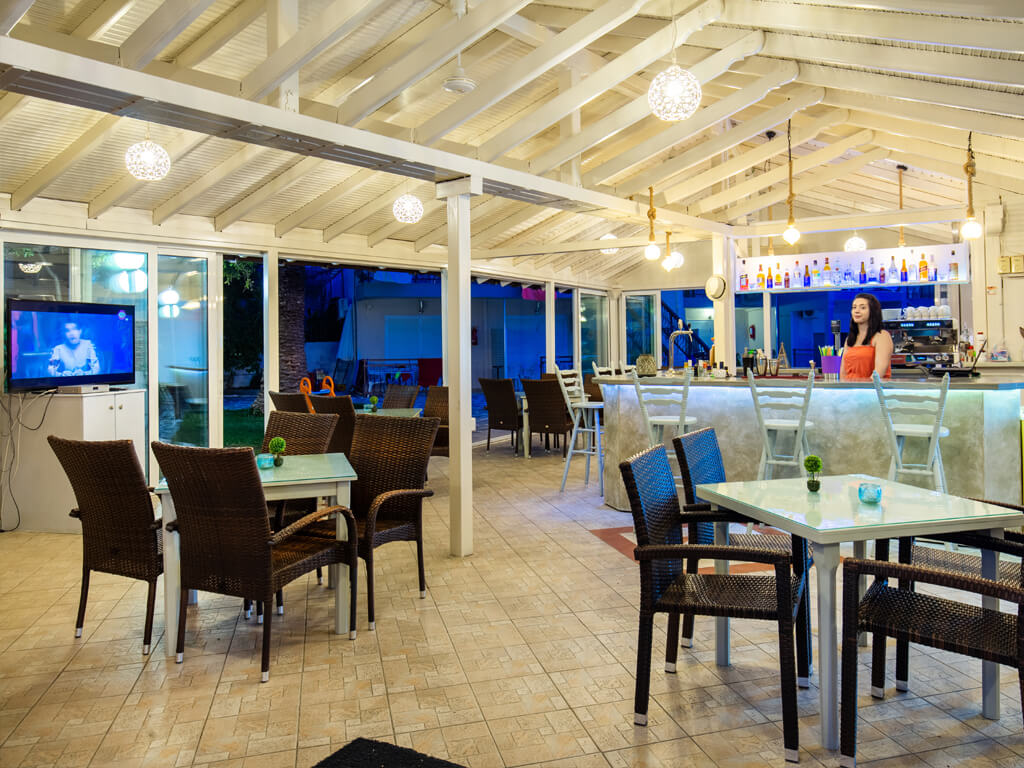 Hotel Marialena-Kafe bar.jpg
