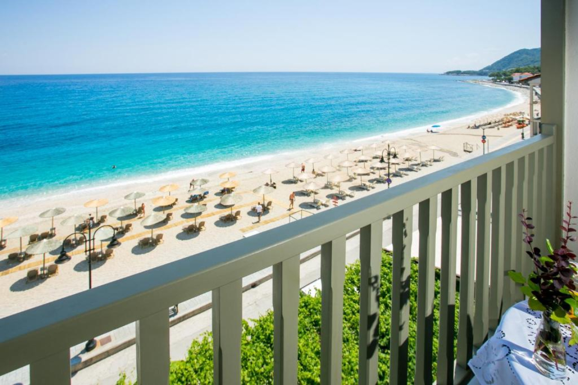 Hotel Kenta Beach-terasa sa pogledom na more.jpg