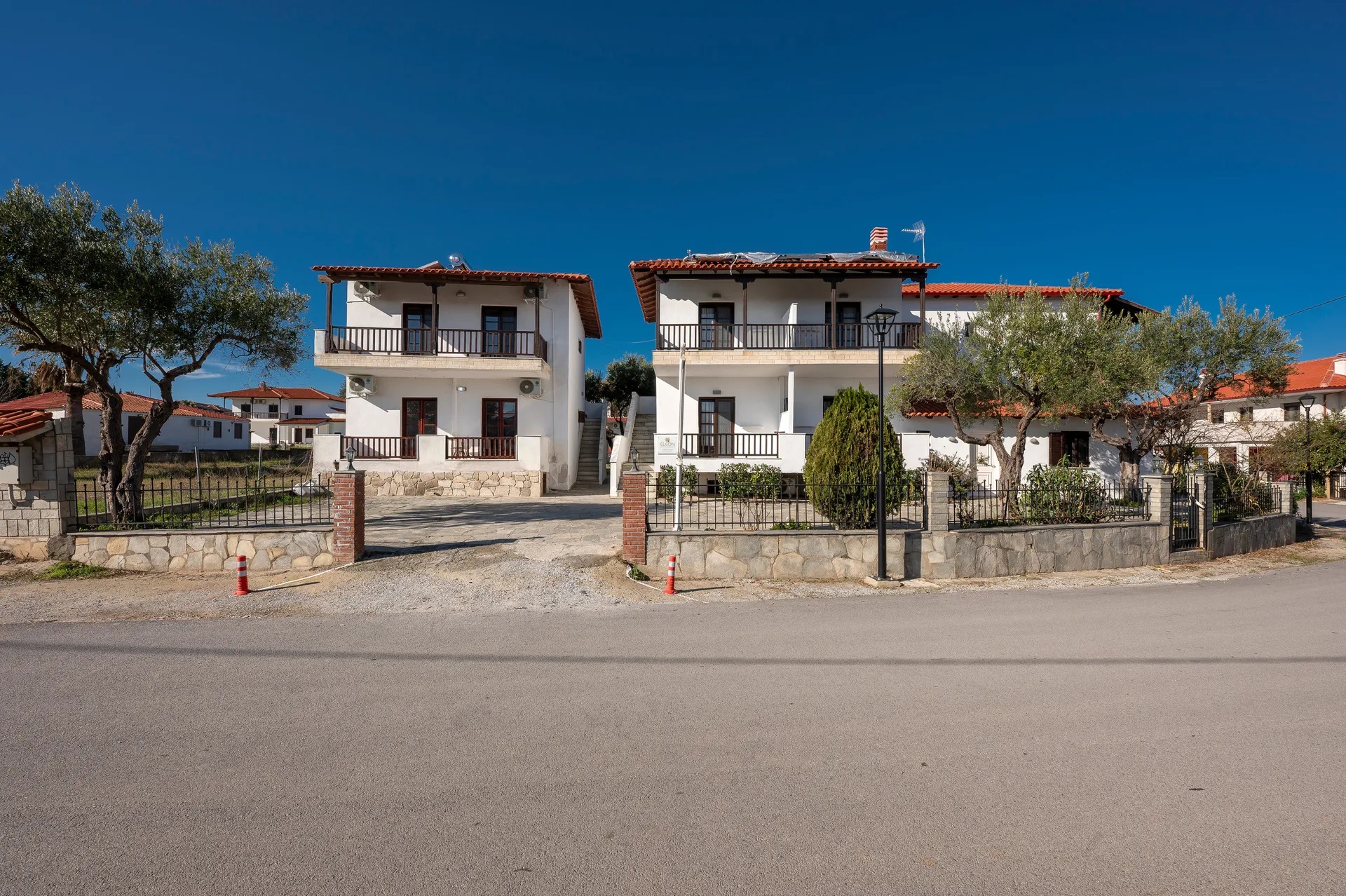 Eleon Suites & Apartments-Kompleks.jpg