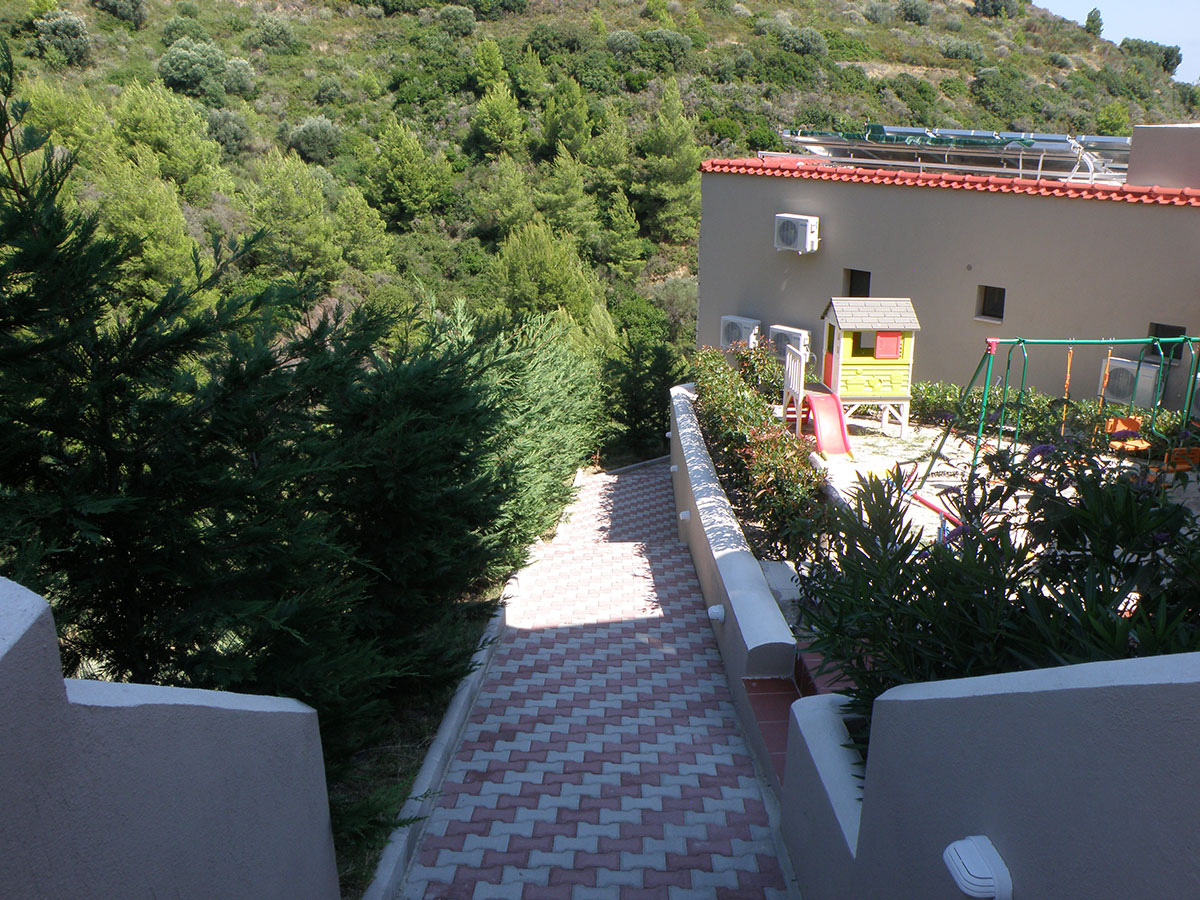 Koumaros ApartHotel Halkidiki-Decije igraliste.jpg