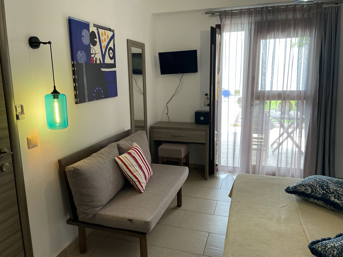 Koumaros ApartHotel Halkidiki-Studio pogled more.jpg